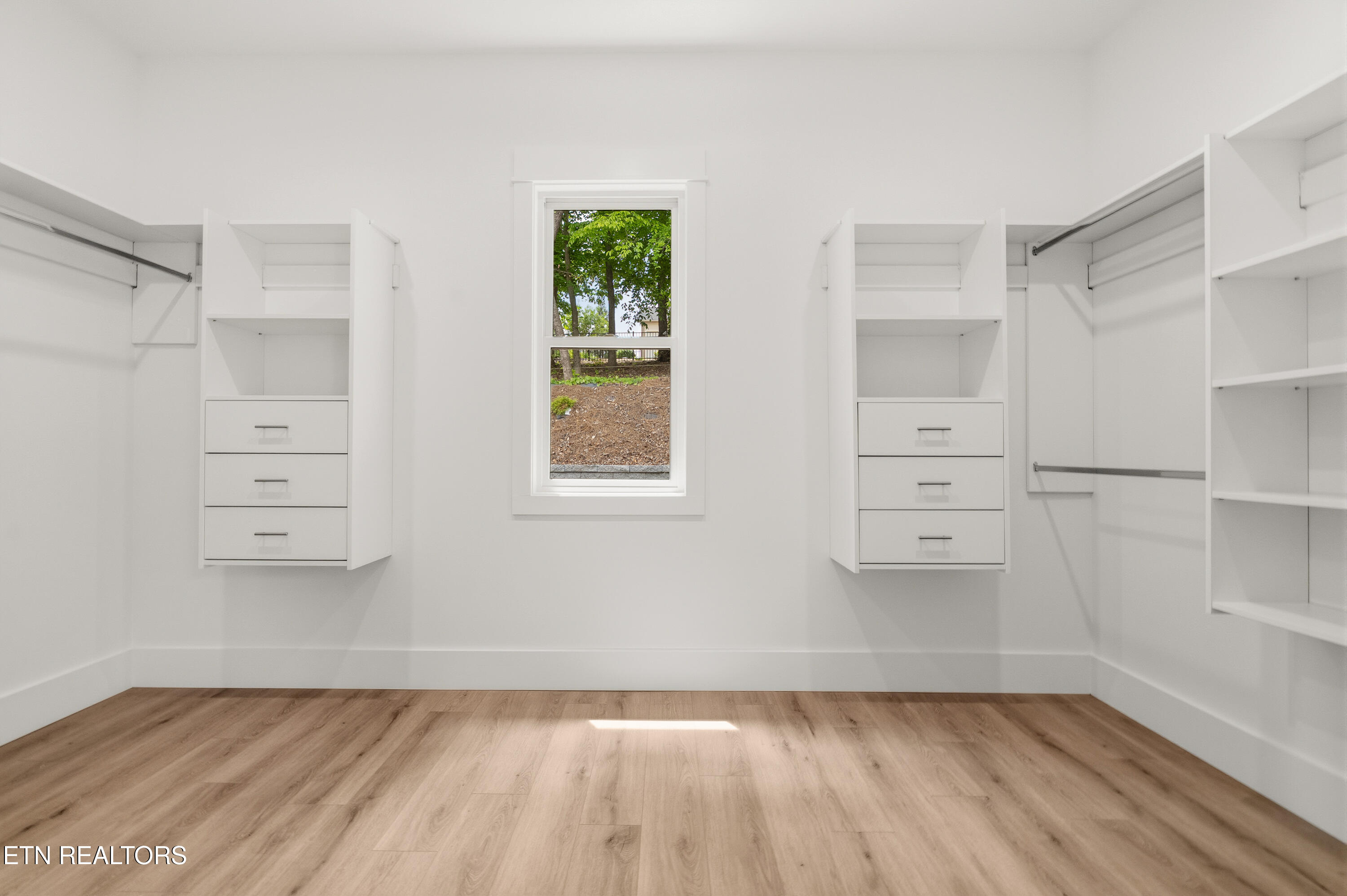 176 Saligugi Way Loudon TN 37774