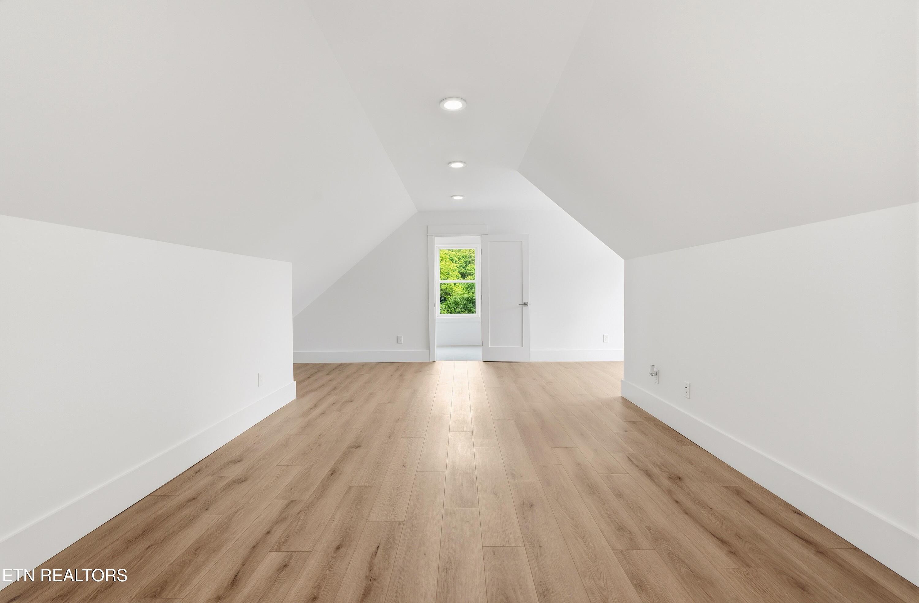 176 Saligugi Way Loudon TN 37774