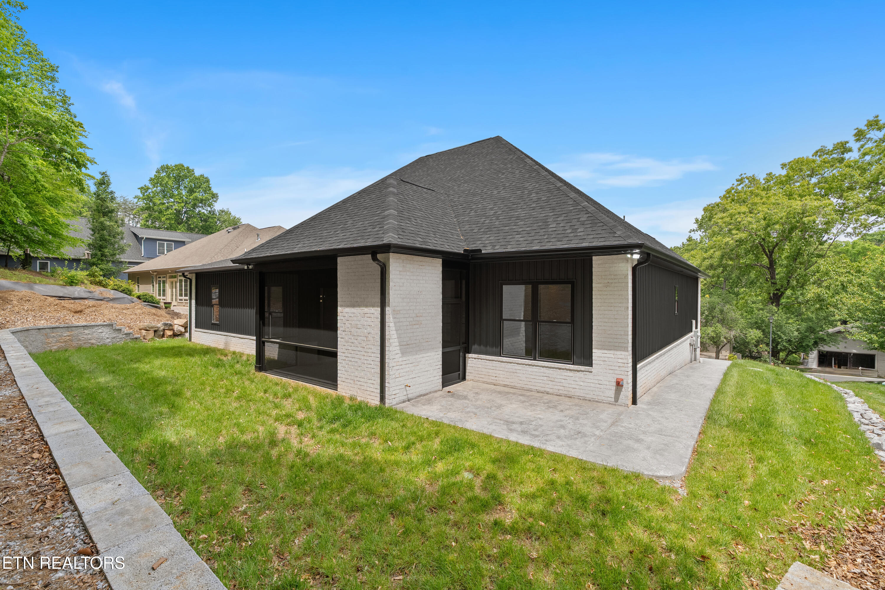 176 Saligugi Way Loudon TN 37774