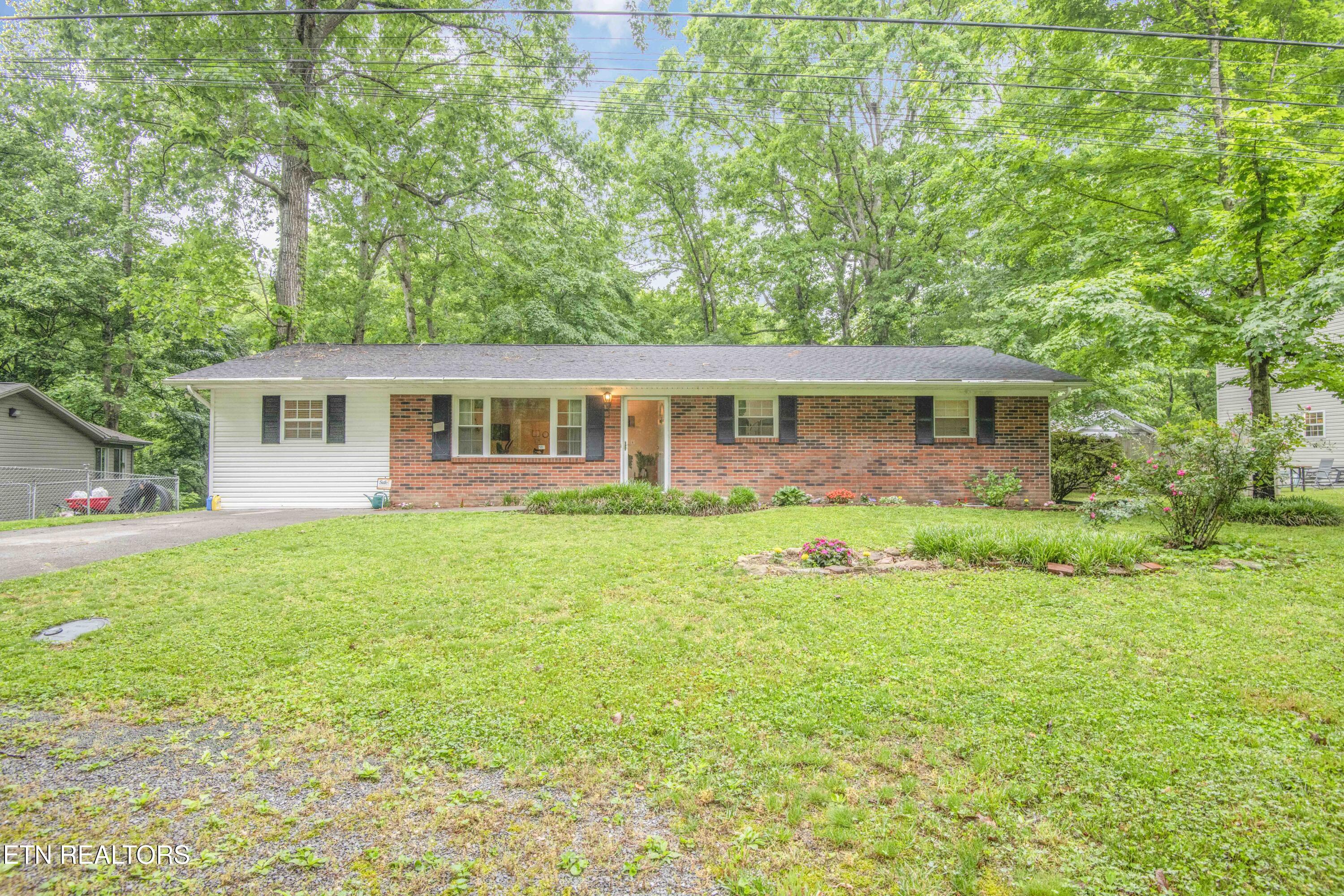 223 White Oak Lane Heiskell TN 37754