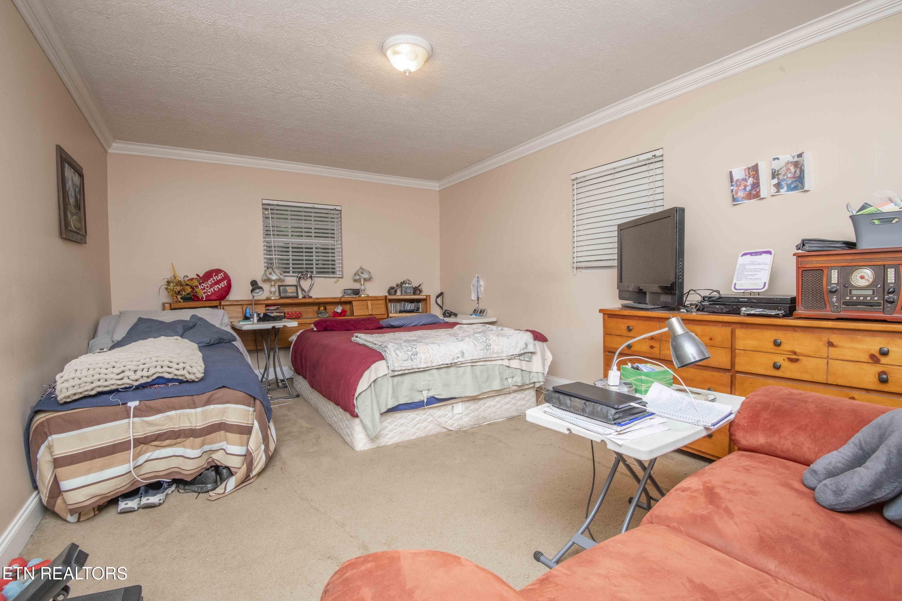 223 White Oak Lane Heiskell TN 37754