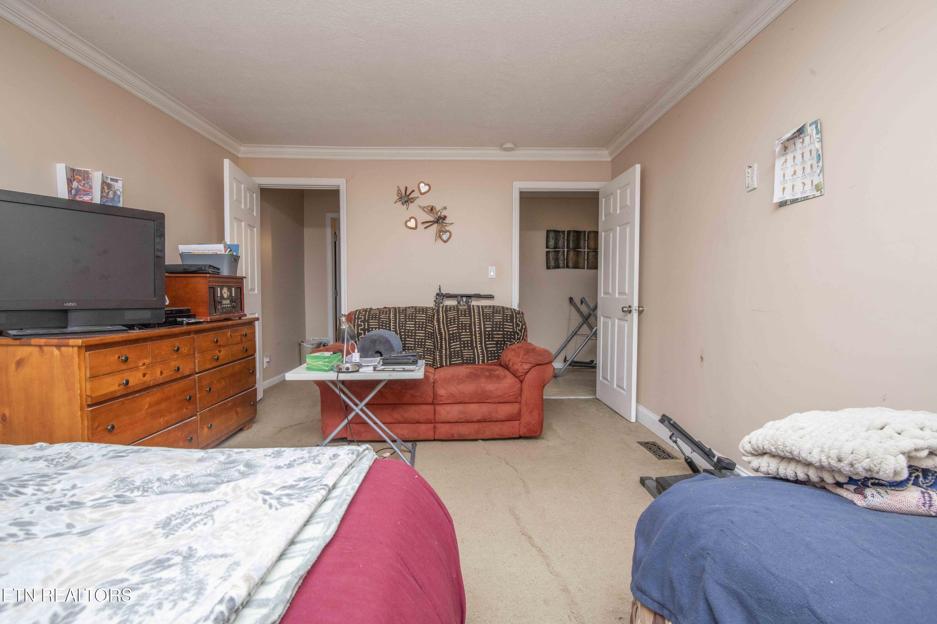 223 White Oak Lane Heiskell TN 37754