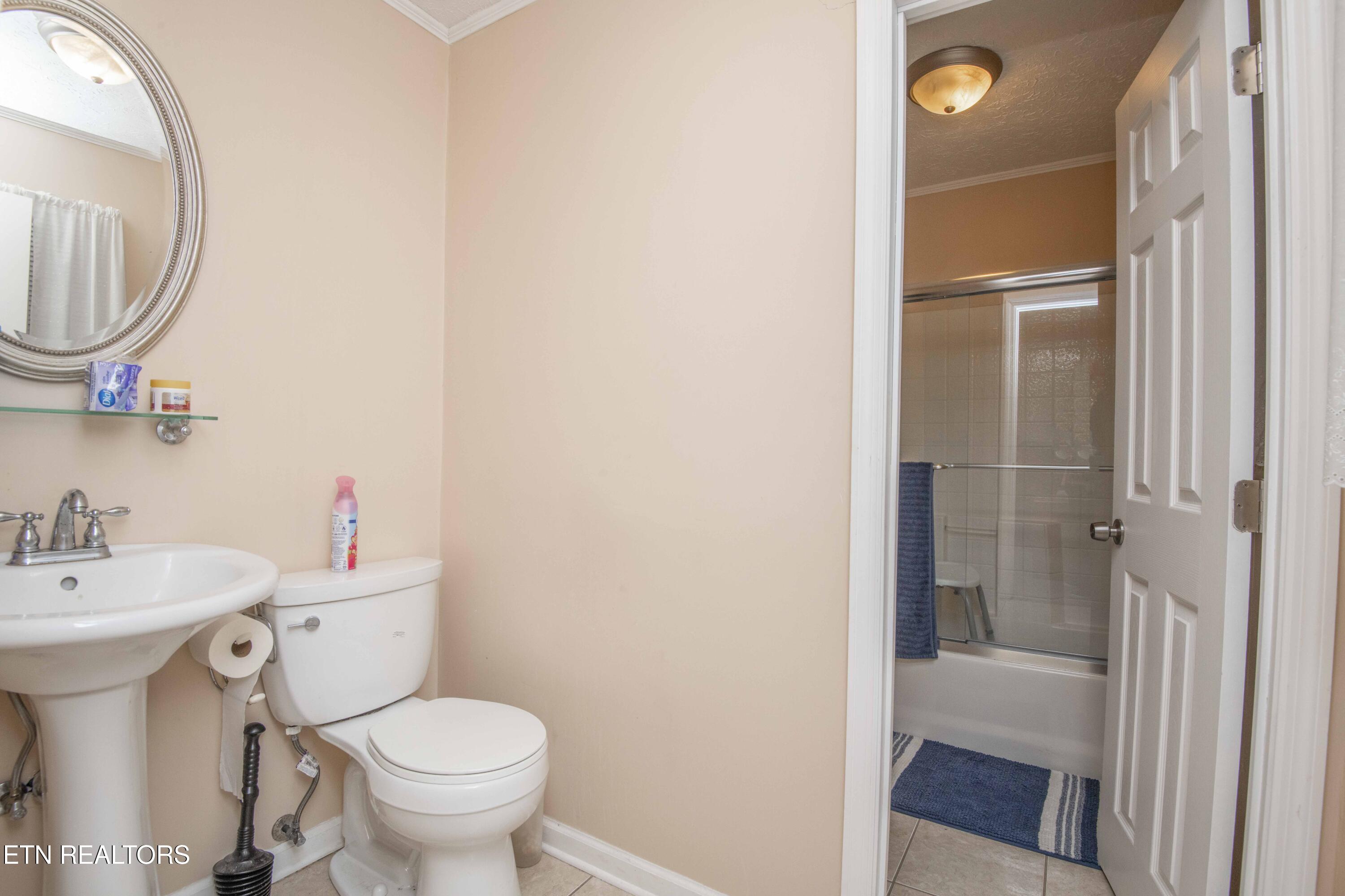 223 White Oak Lane Heiskell TN 37754
