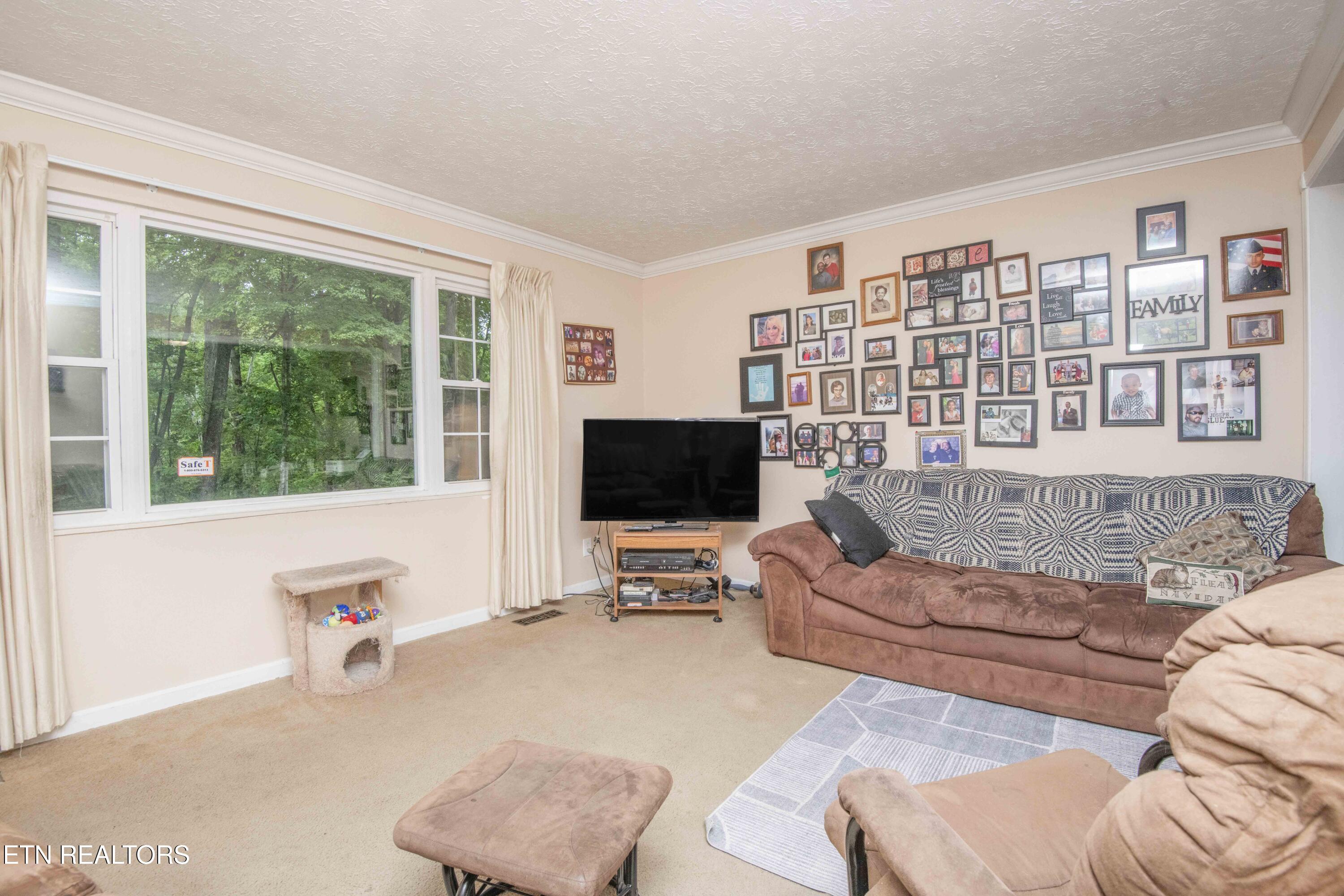 223 White Oak Lane Heiskell TN 37754