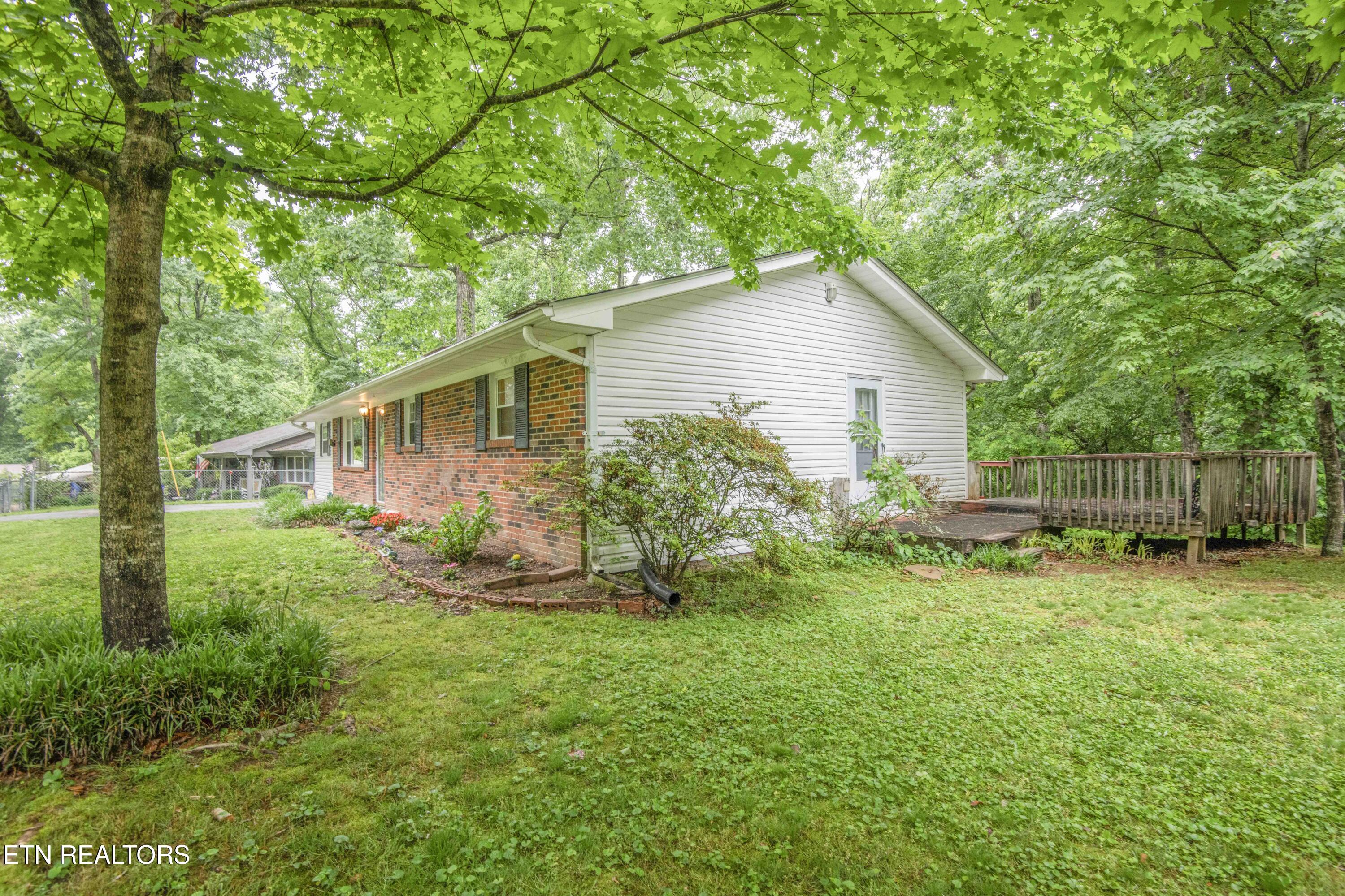 223 White Oak Lane Heiskell TN 37754