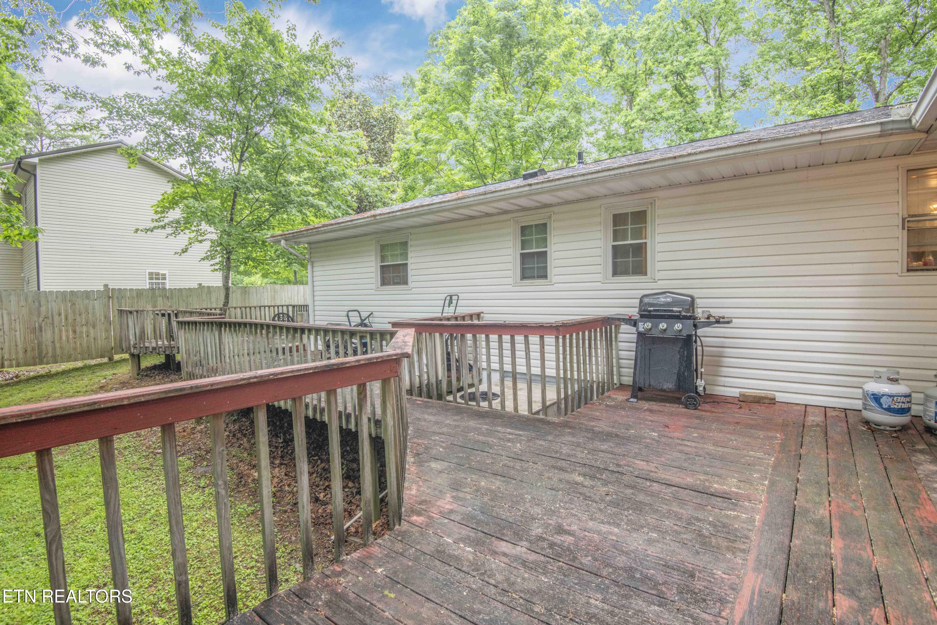 223 White Oak Lane Heiskell TN 37754