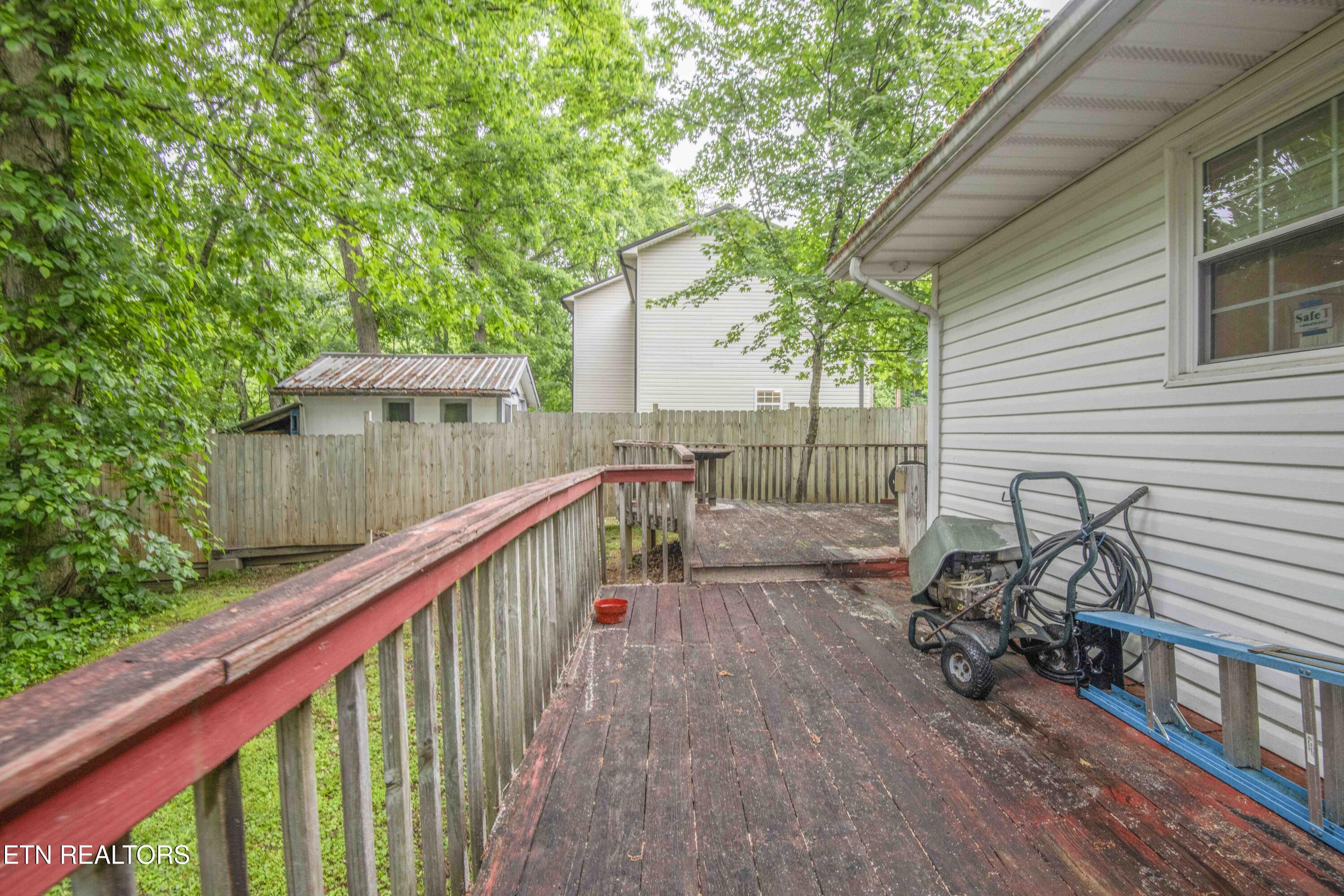 223 White Oak Lane Heiskell TN 37754