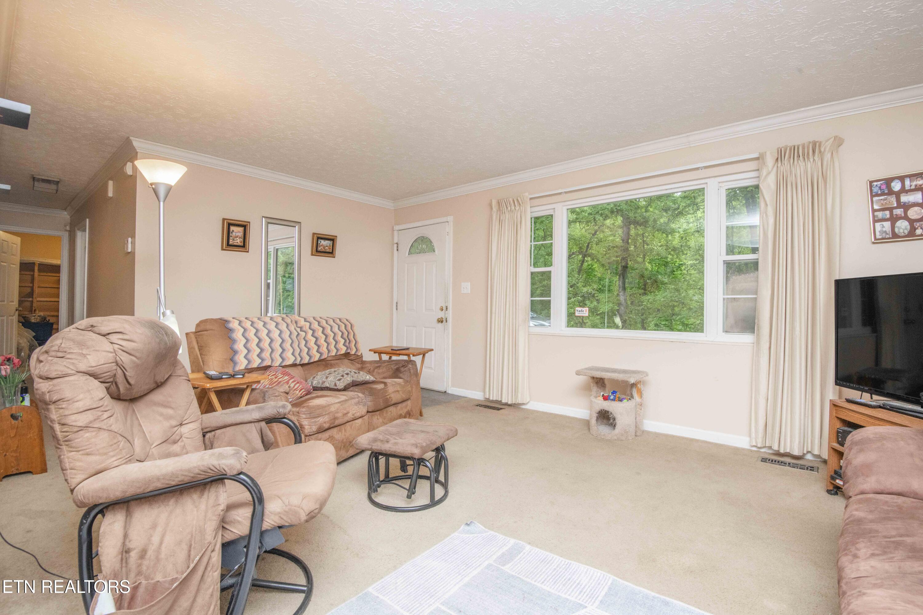 223 White Oak Lane Heiskell TN 37754