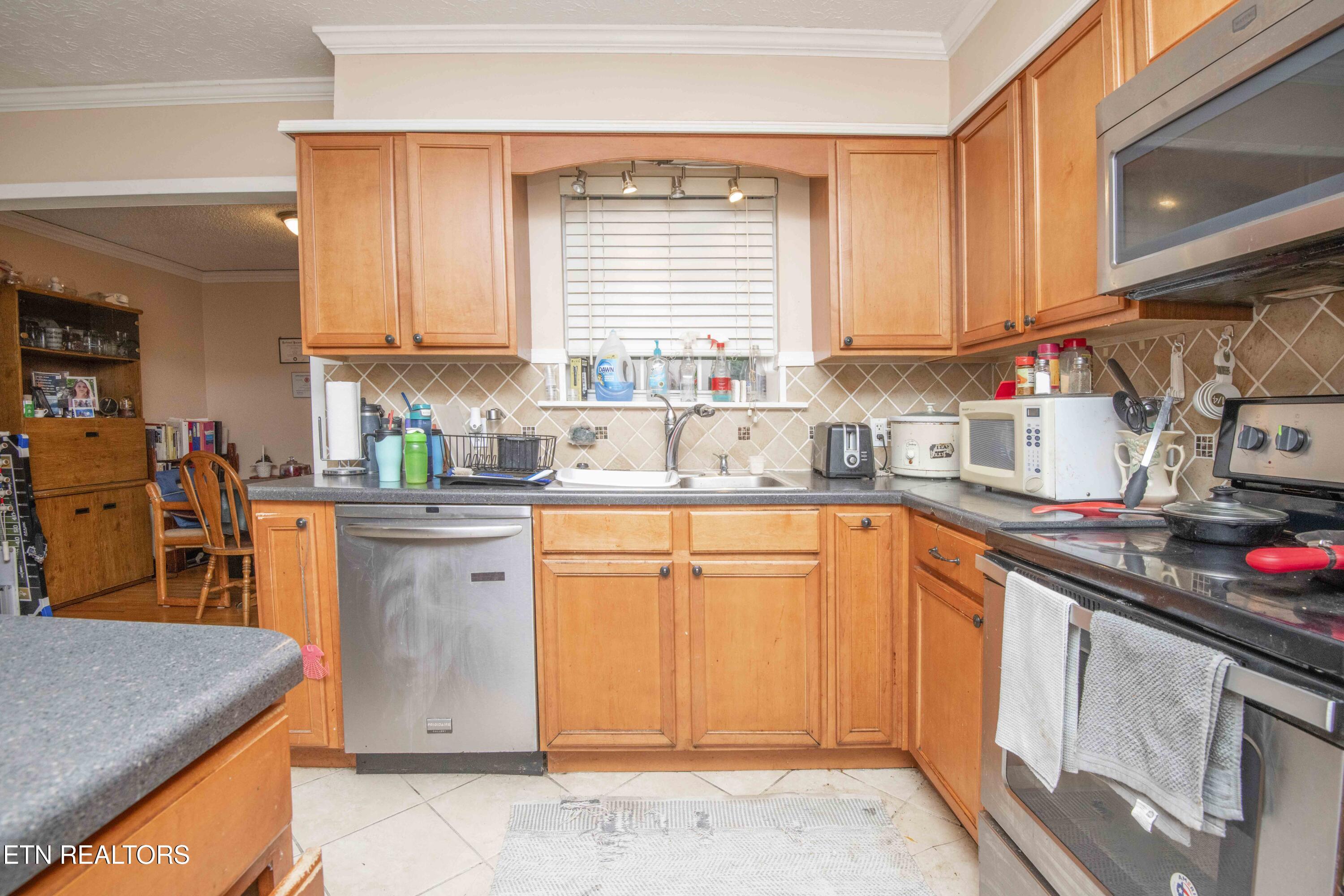 223 White Oak Lane Heiskell TN 37754