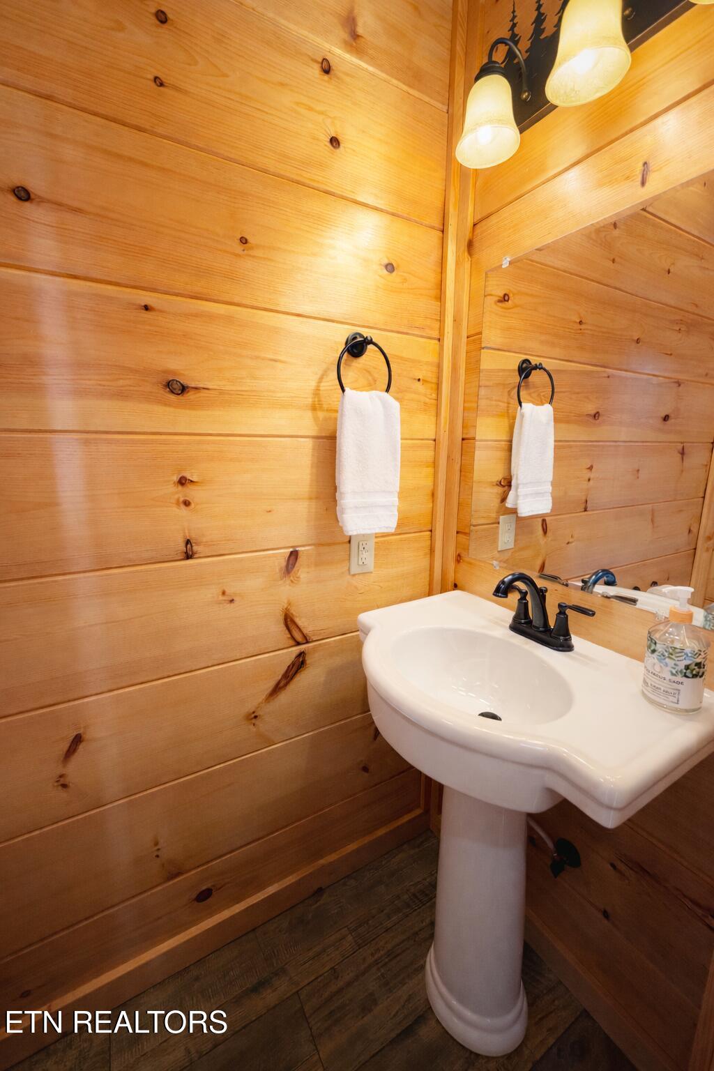 643 Forest Drive Pigeon Forge TN 37863
