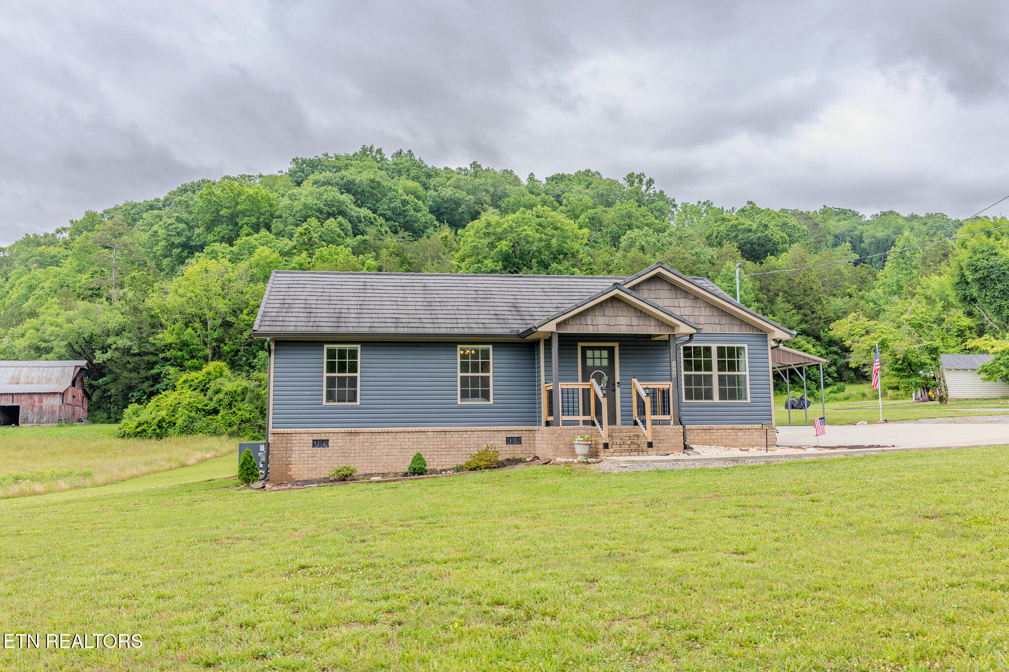 3988 Dutch Valley Road Clinton TN 37716