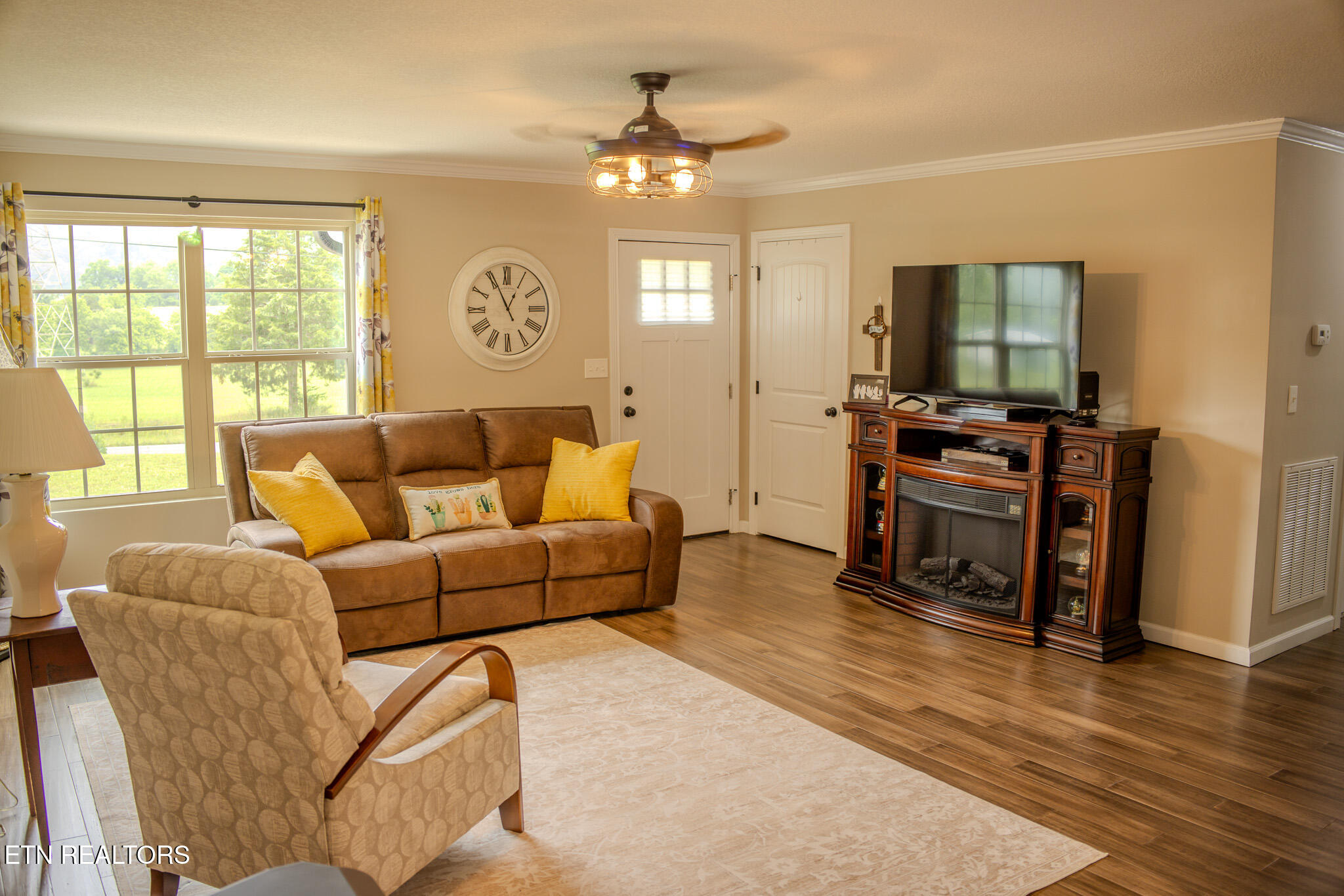 3988 Dutch Valley Road Clinton TN 37716