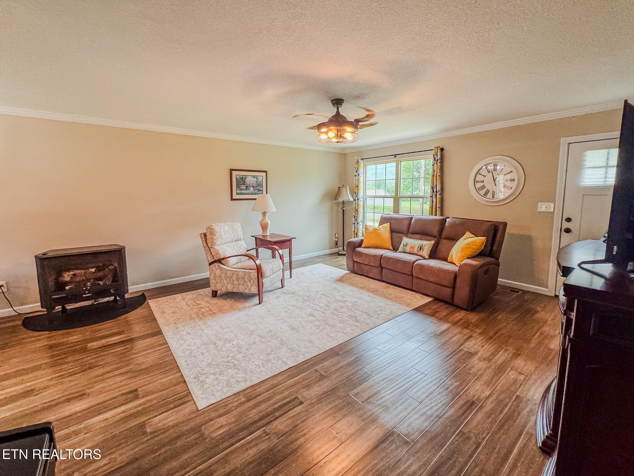 3988 Dutch Valley Road Clinton TN 37716