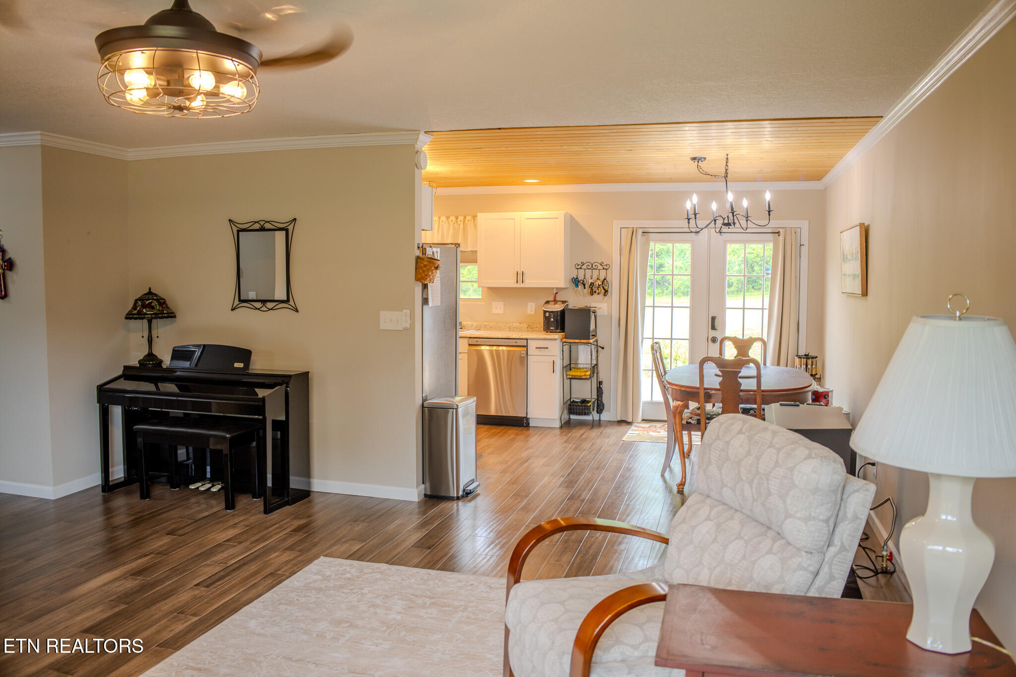 3988 Dutch Valley Road Clinton TN 37716