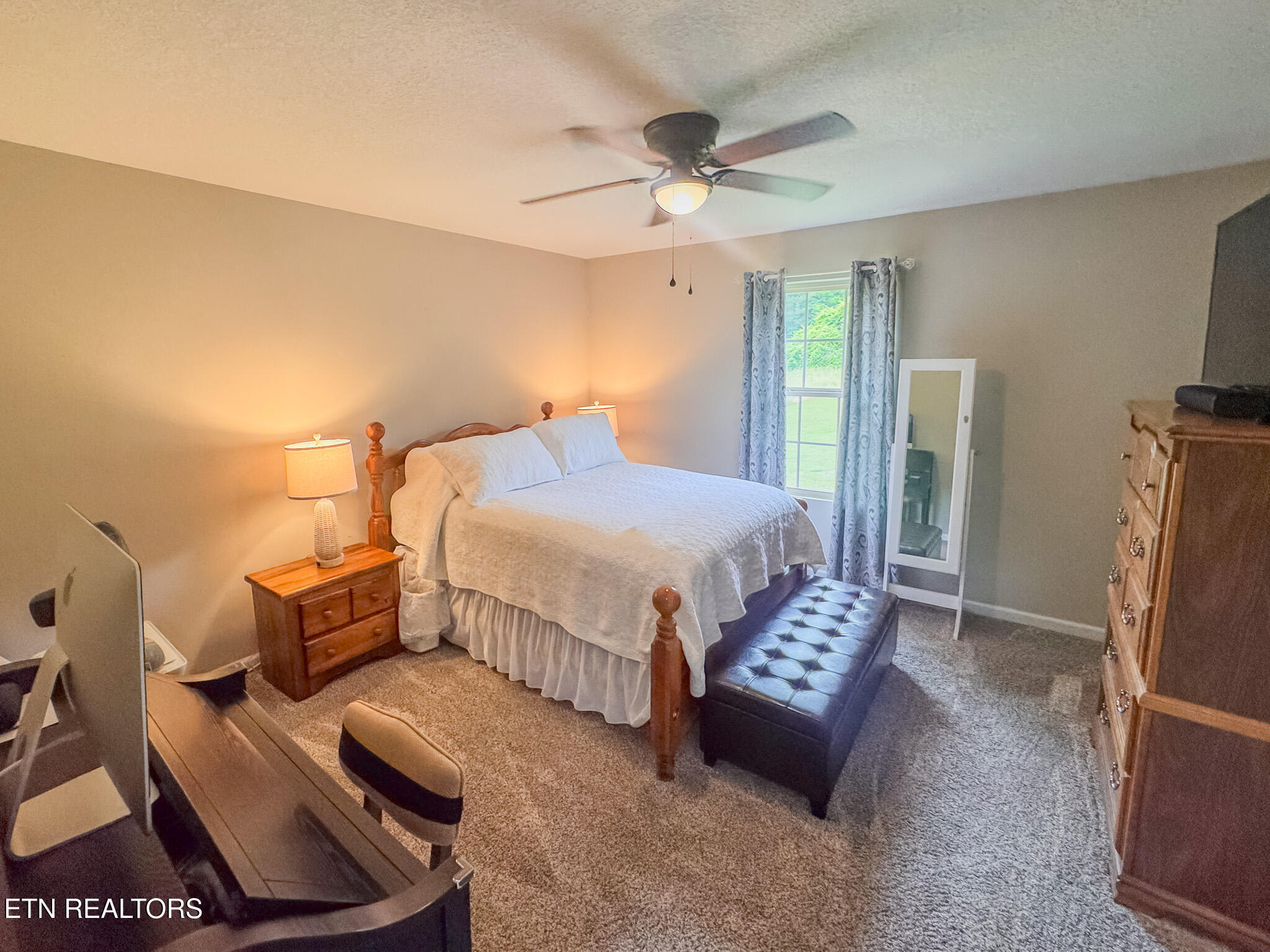 3988 Dutch Valley Road Clinton TN 37716
