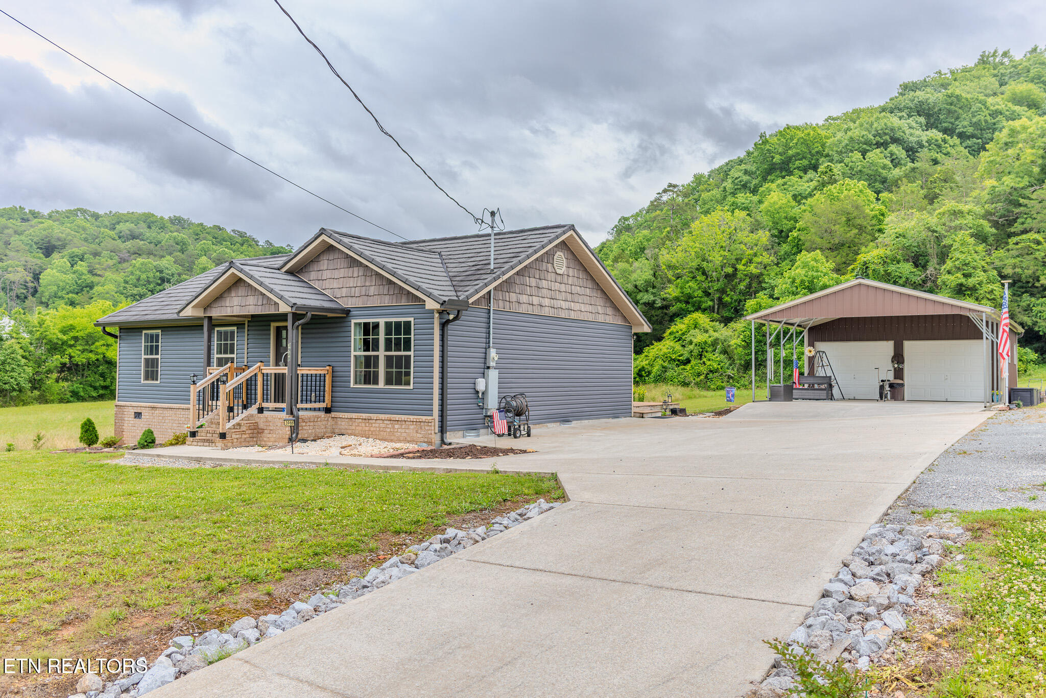 3988 Dutch Valley Road Clinton TN 37716