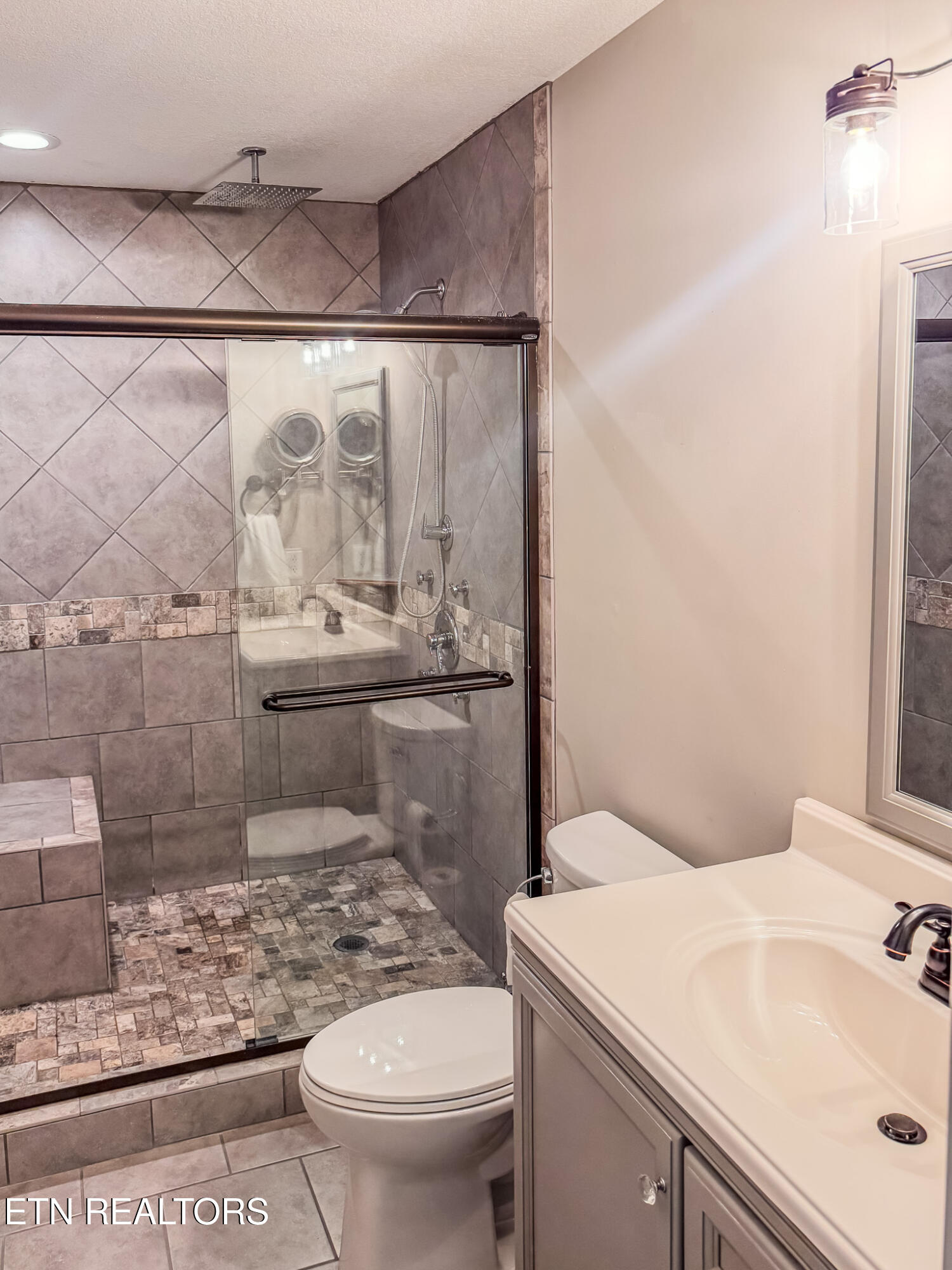 3988 Dutch Valley Road Clinton TN 37716