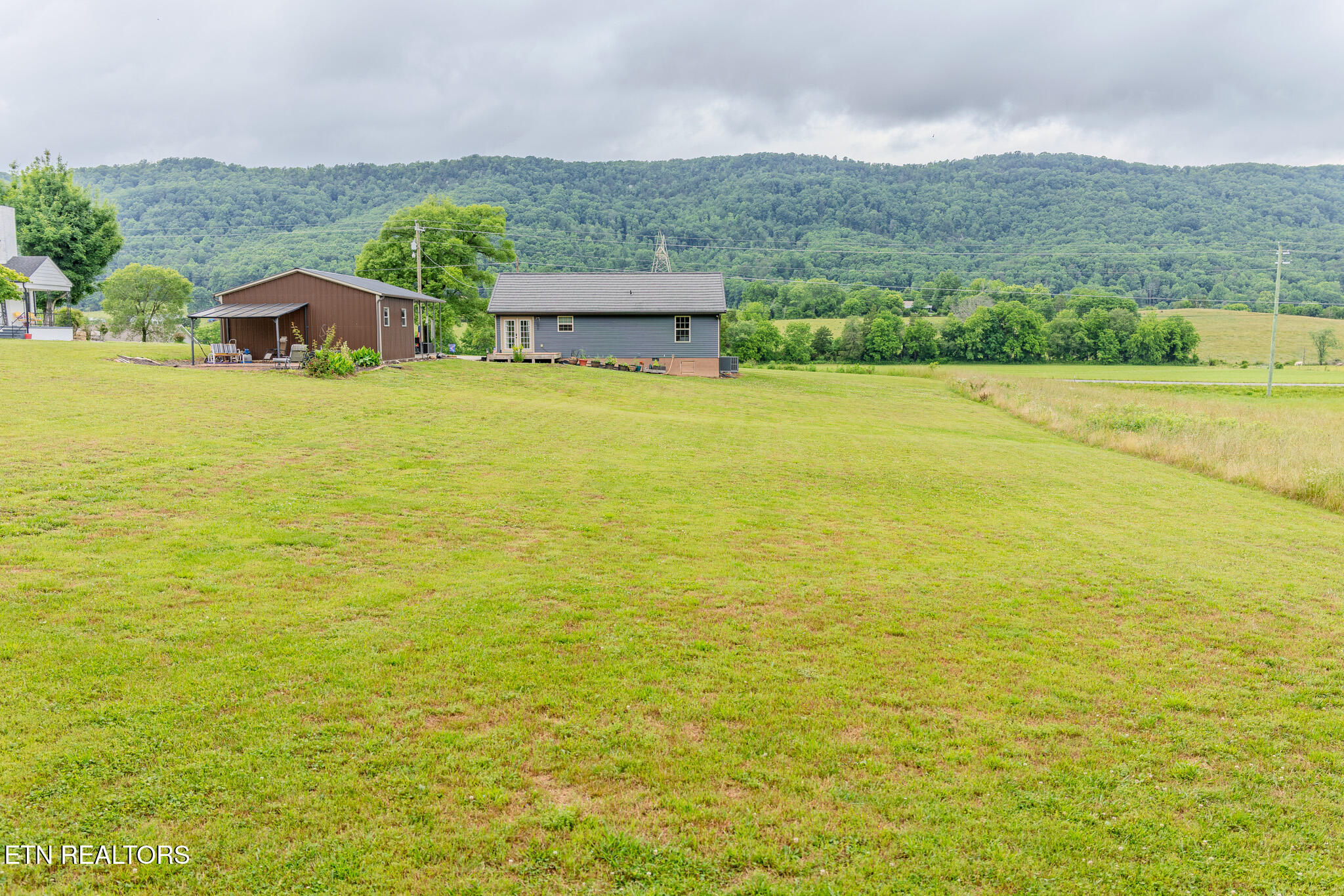 3988 Dutch Valley Road Clinton TN 37716