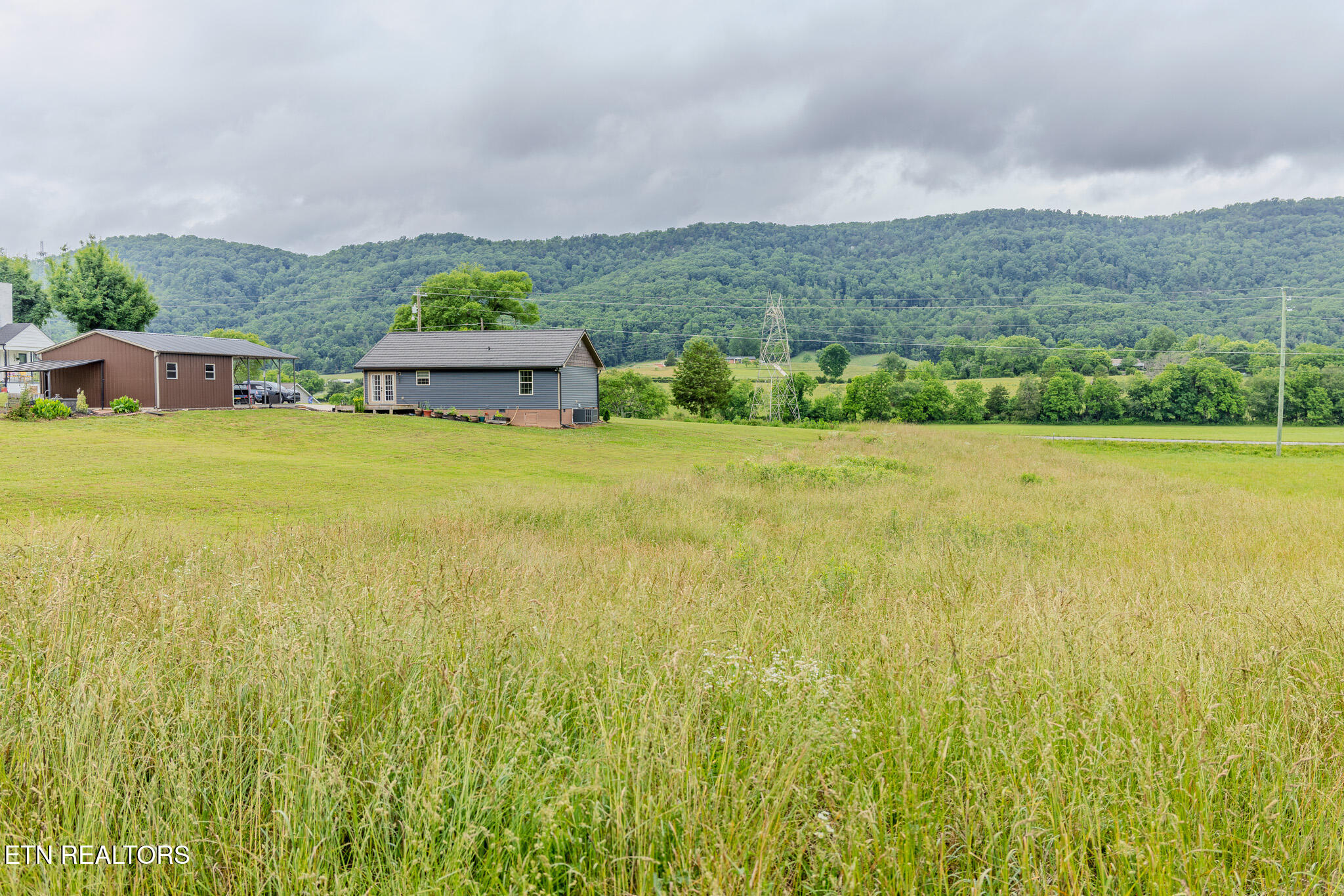 3988 Dutch Valley Road Clinton TN 37716