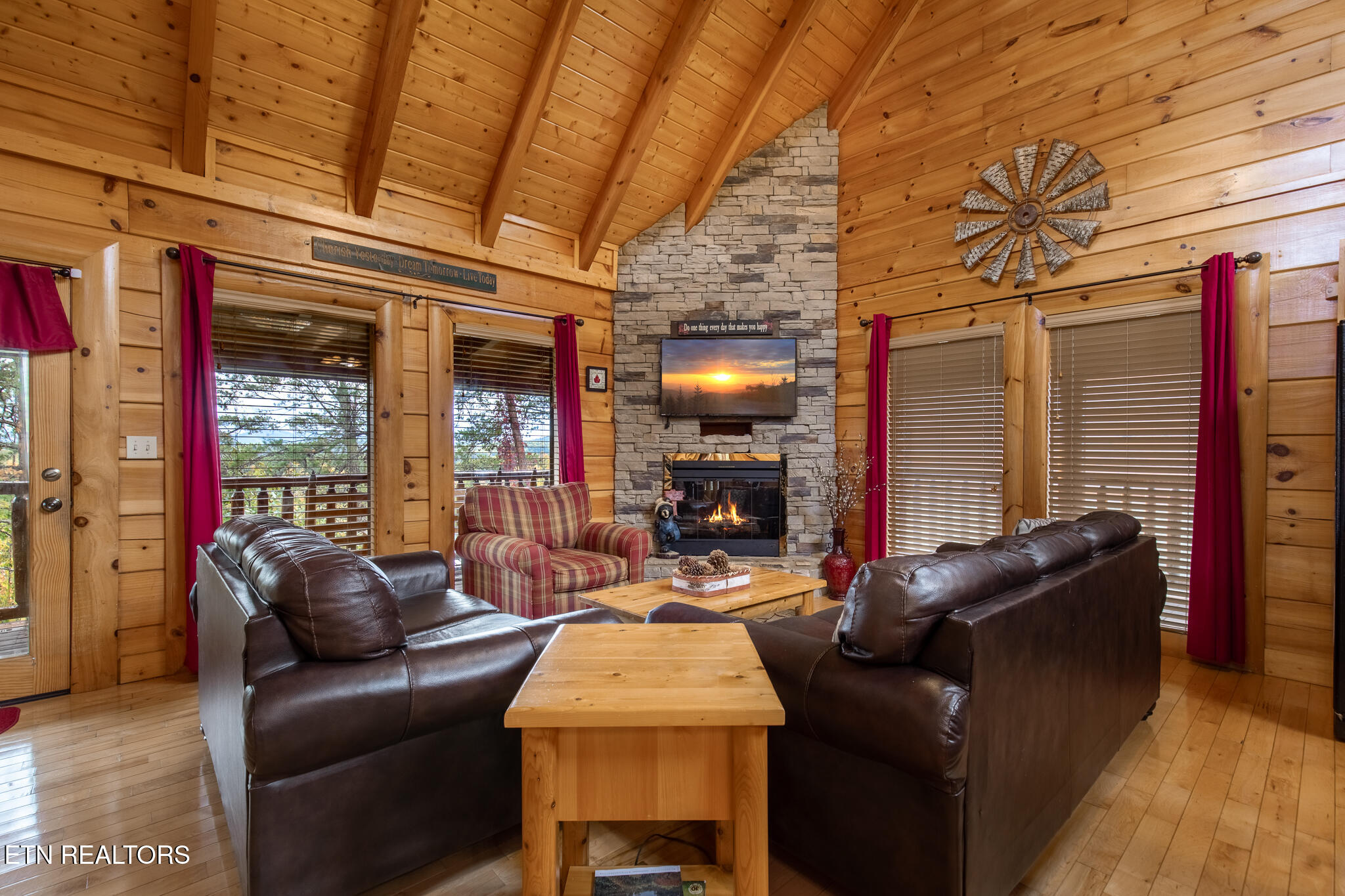 2024 Cougar Crossing Way Sevierville TN 37876
