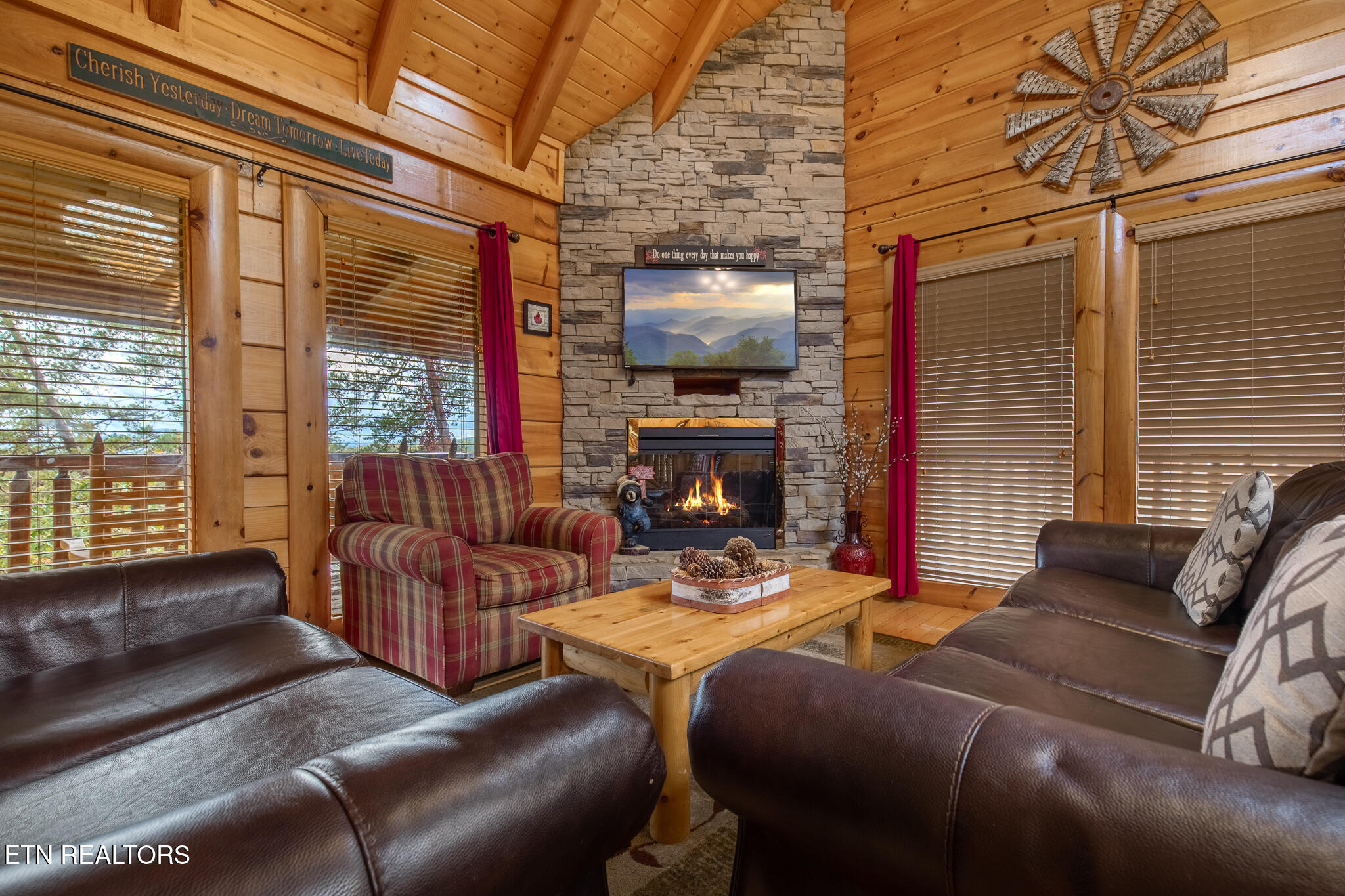 2024 Cougar Crossing Way Sevierville TN 37876