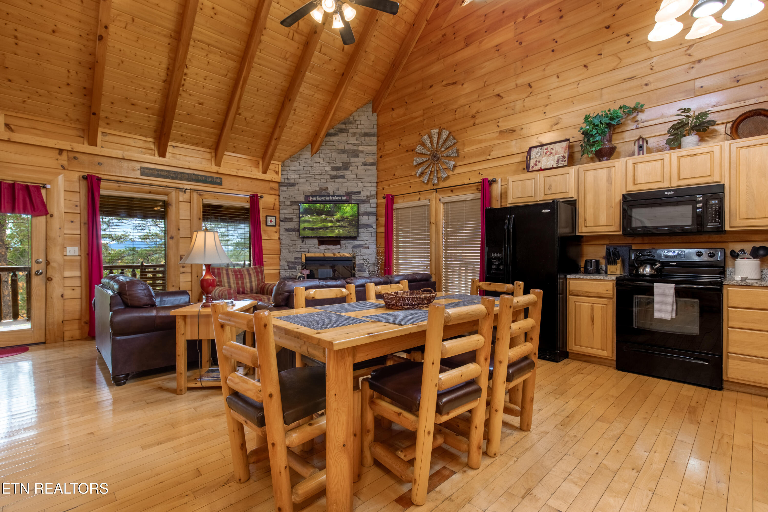 2024 Cougar Crossing Way Sevierville TN 37876
