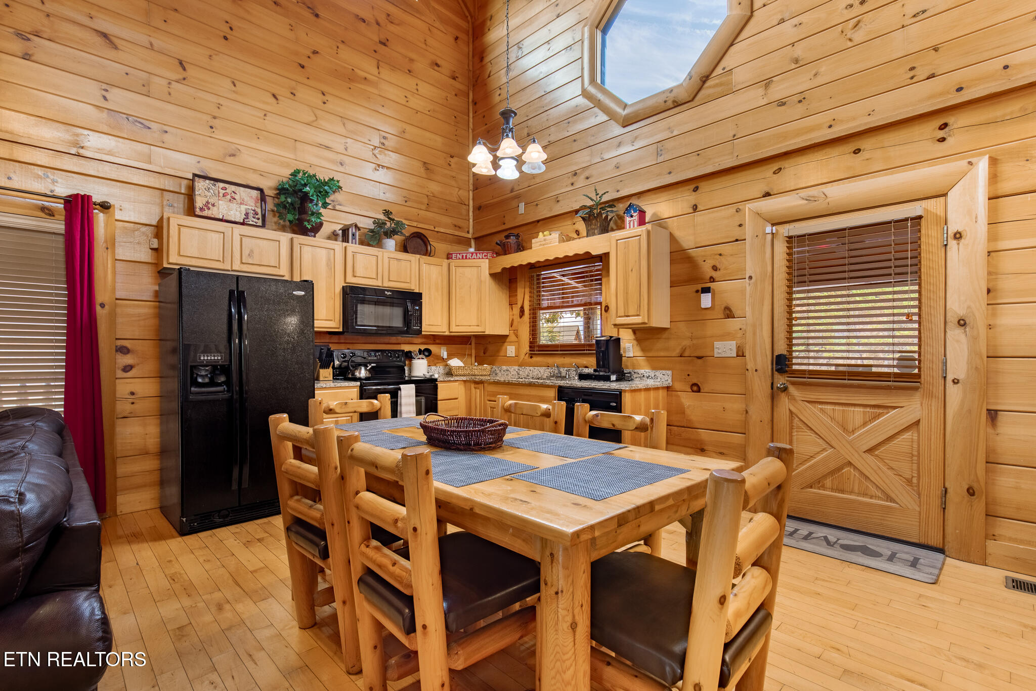 2024 Cougar Crossing Way Sevierville TN 37876