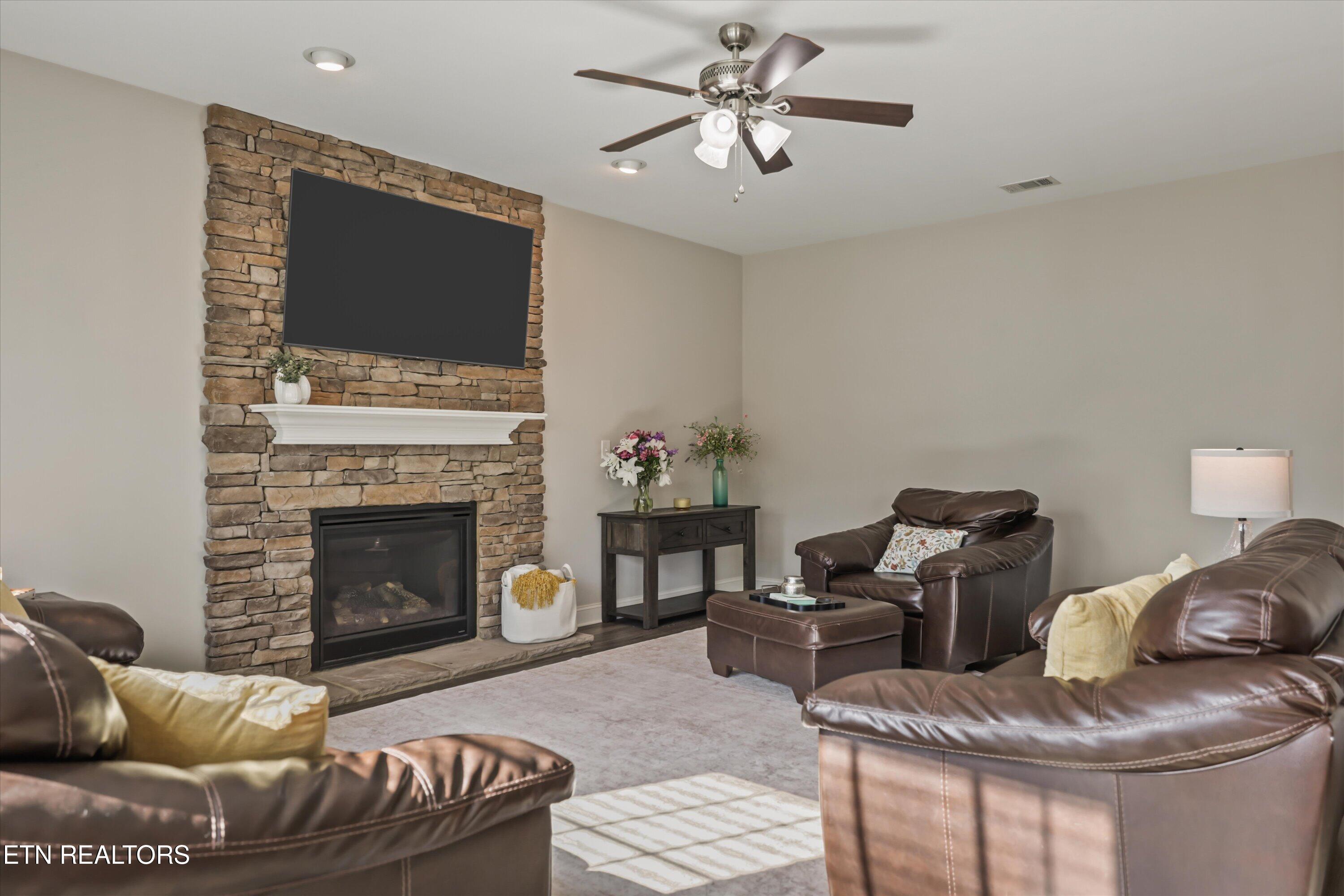 2058 Gusty Wind Lane Knoxville TN 37932