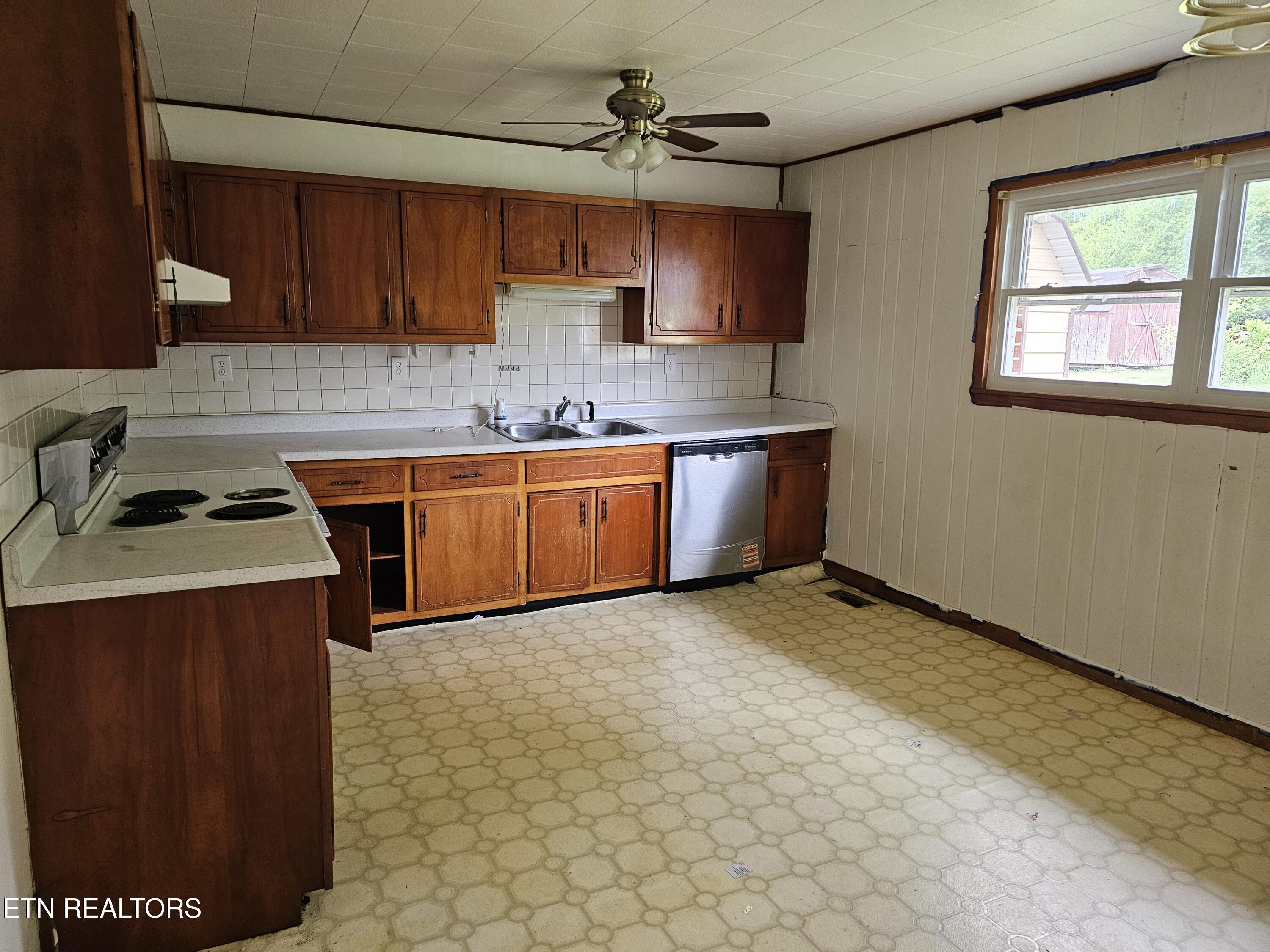 306 Wilson Hurst Street Tazewell TN 37879