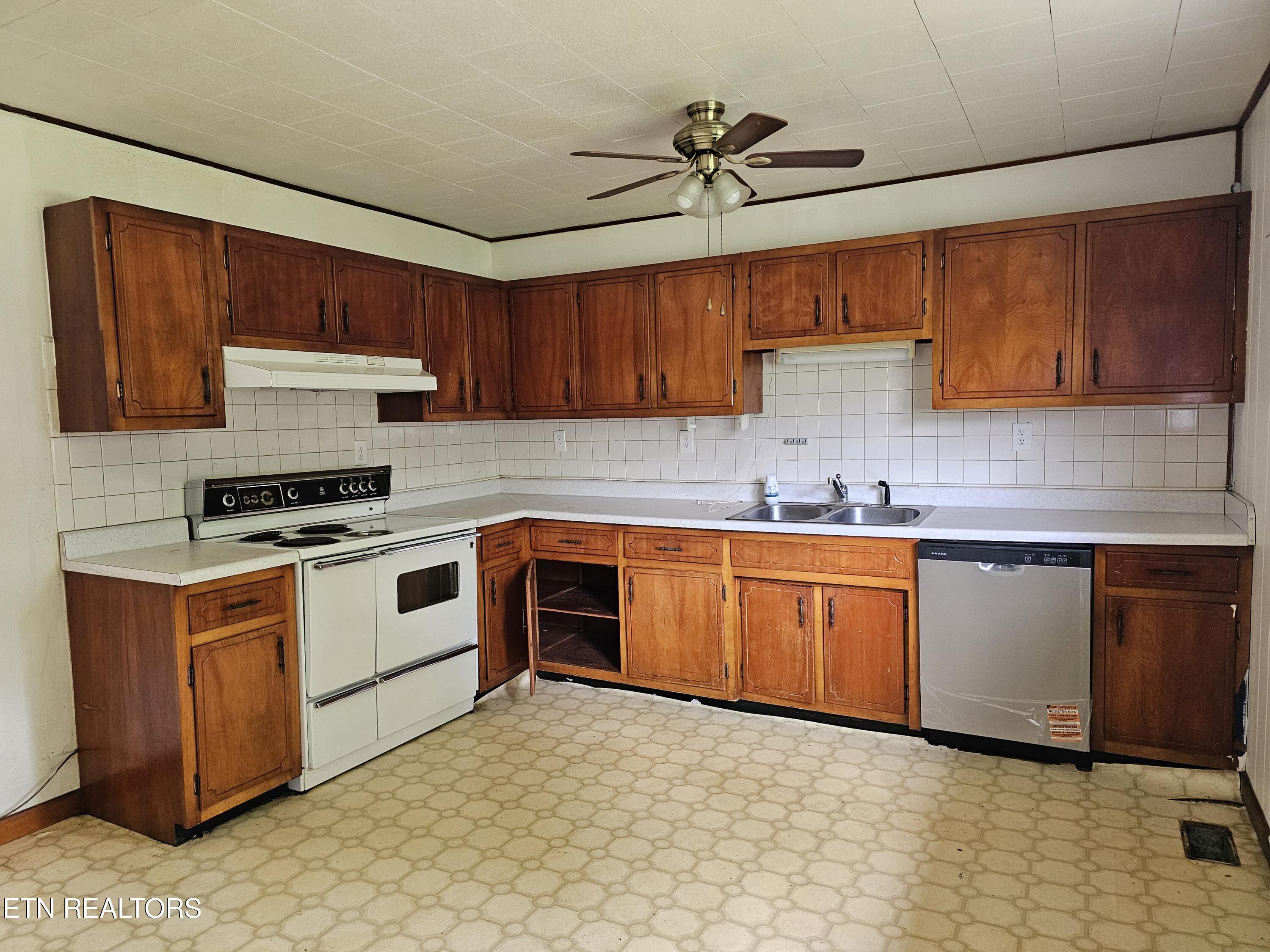 306 Wilson Hurst Street Tazewell TN 37879