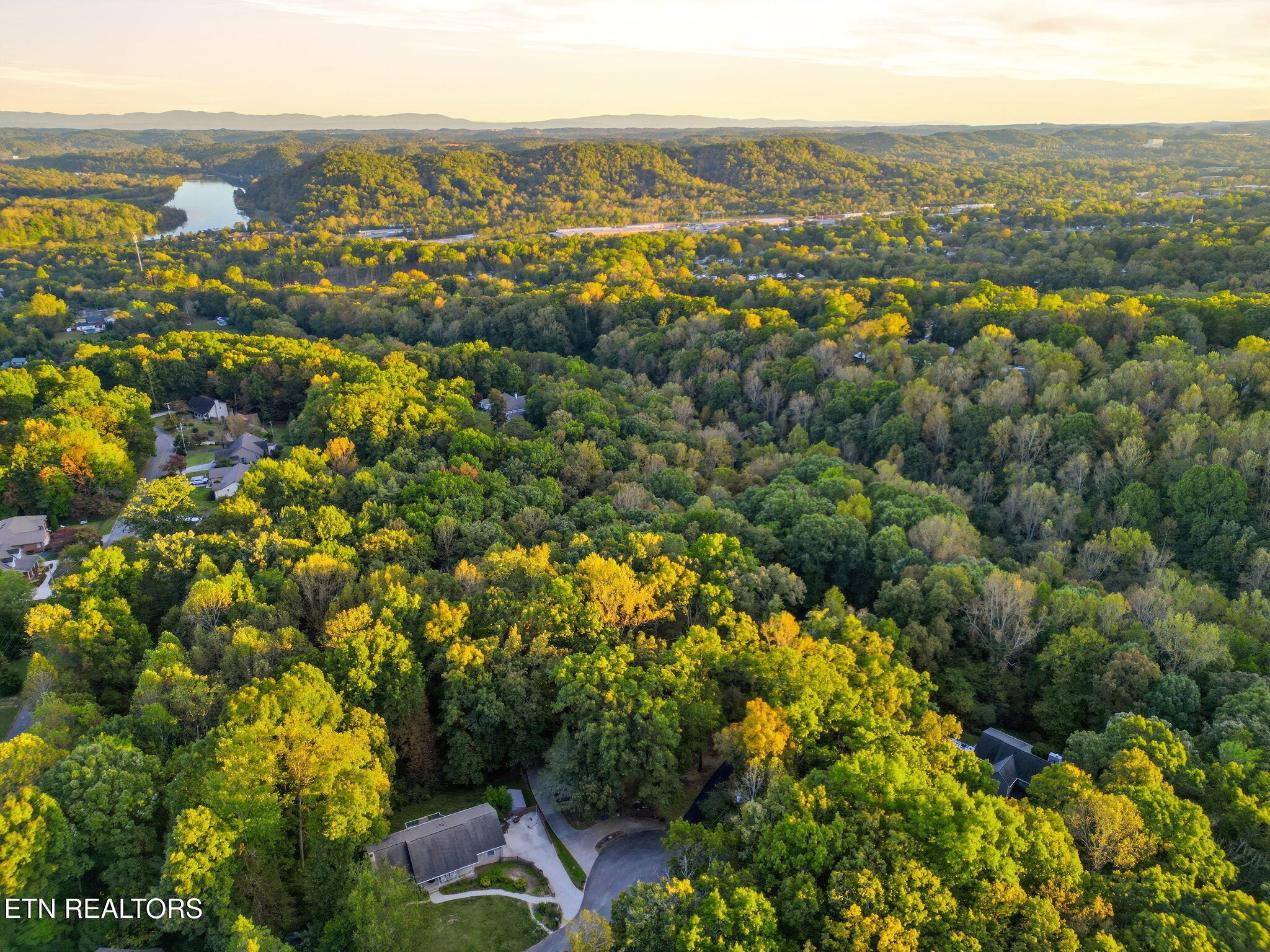 102 Lakecrest Lane Oak Ridge TN 37830
