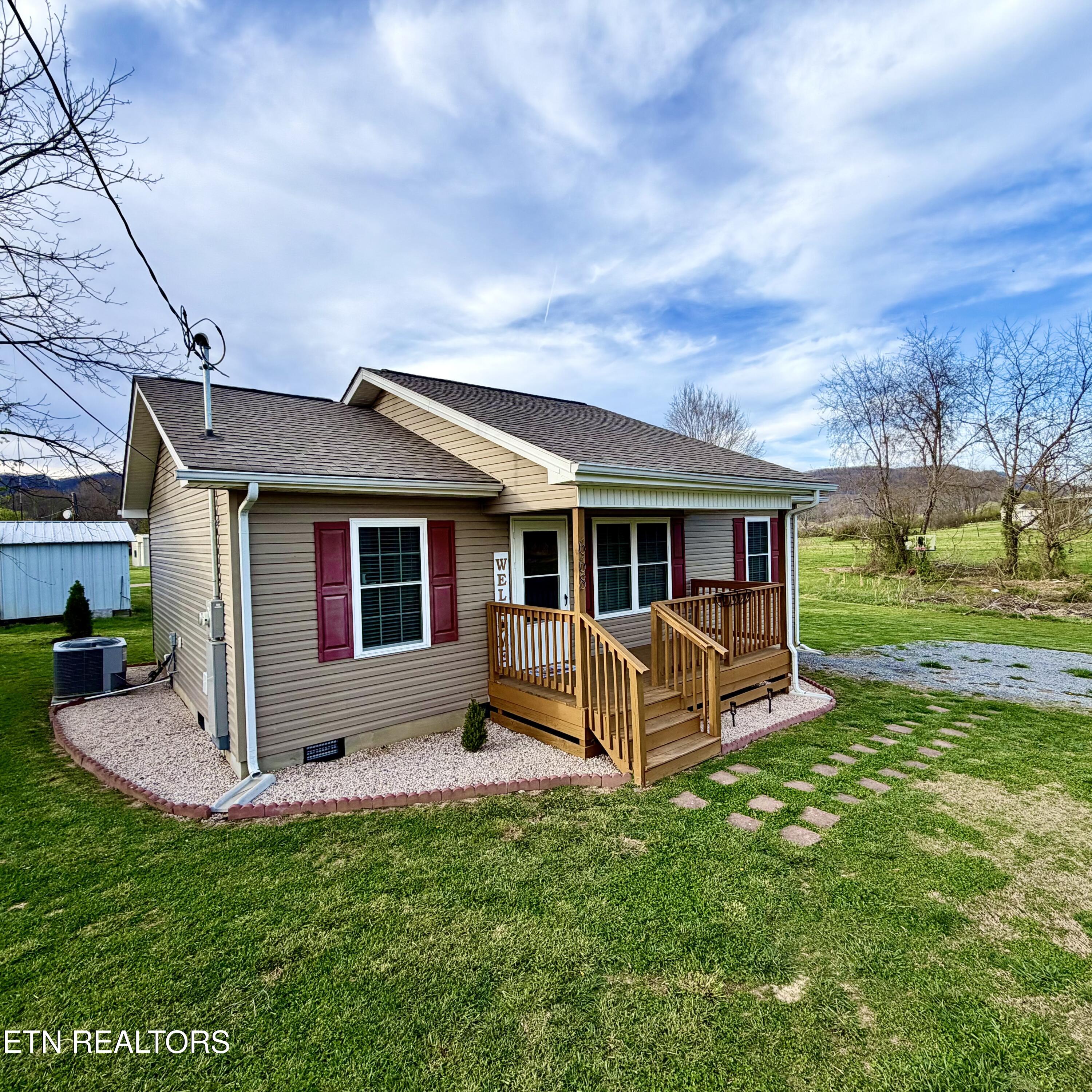 668 Towncreek Road Speedwell TN 37870