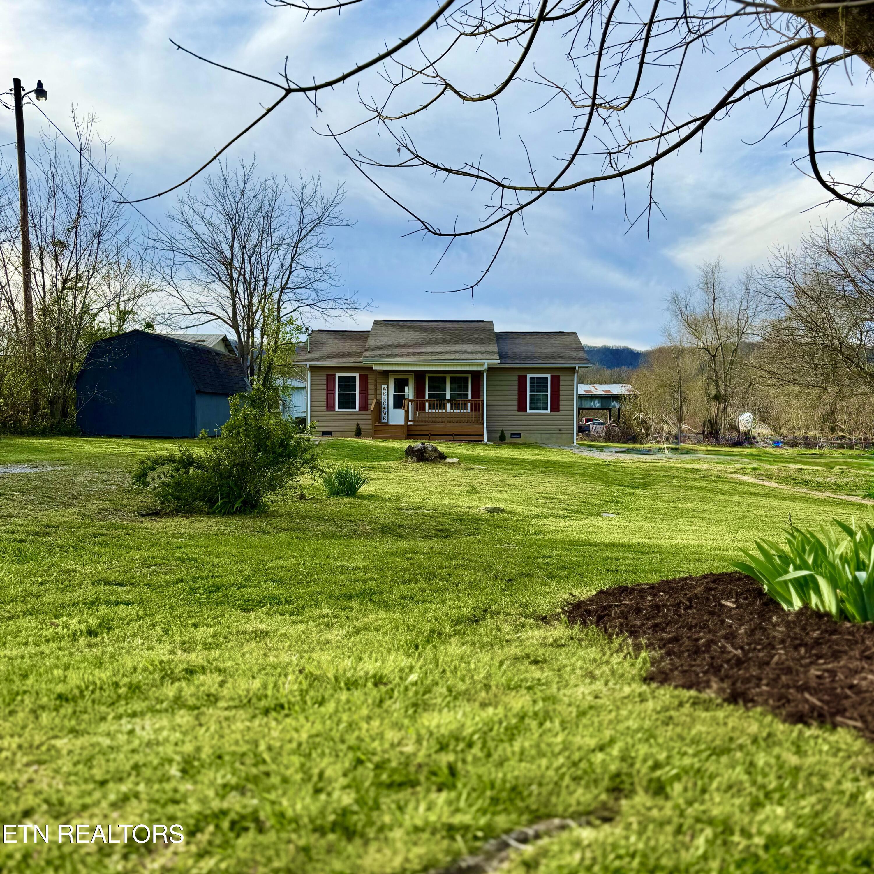 668 Towncreek Road Speedwell TN 37870