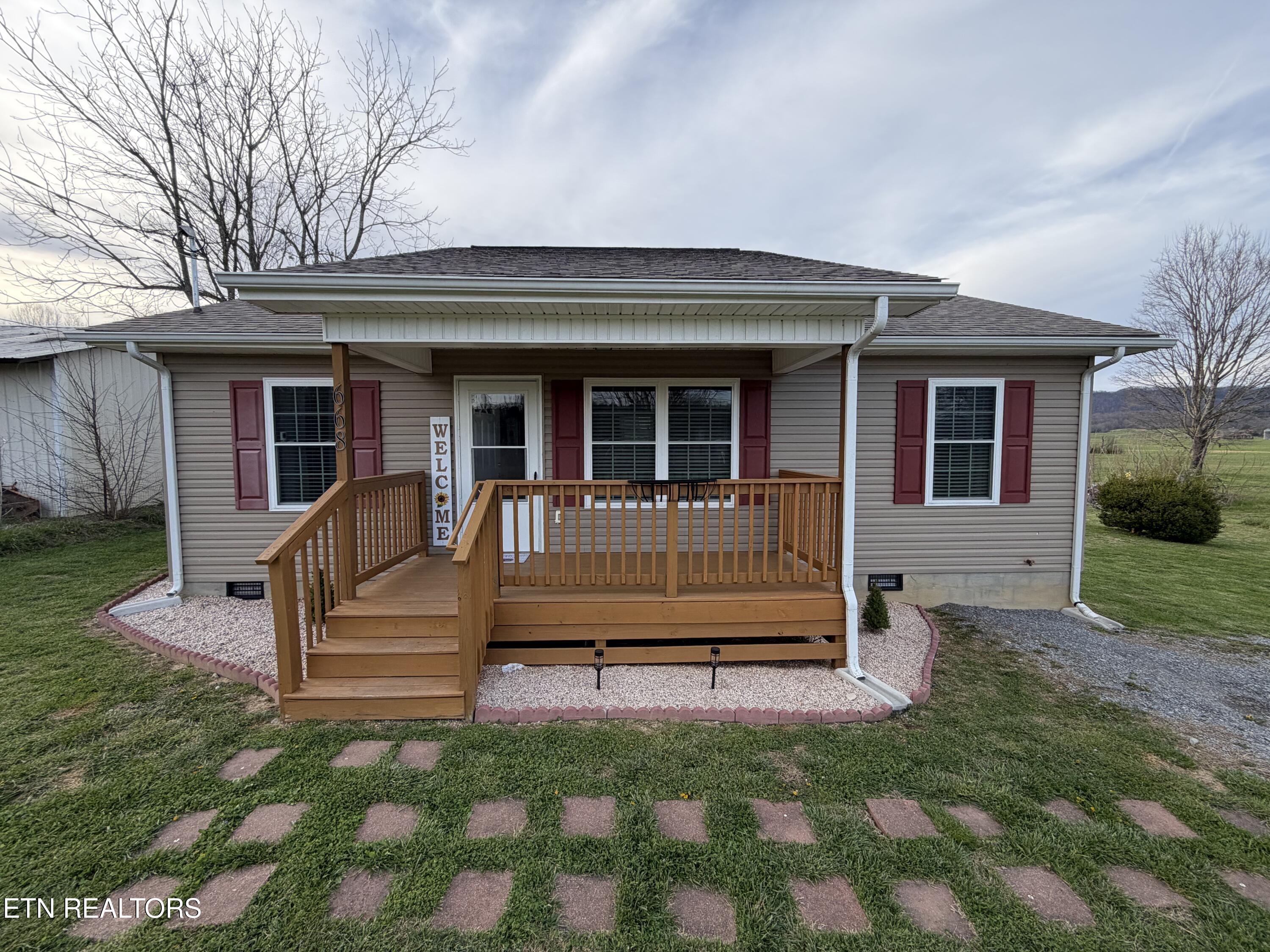 668 Towncreek Road Speedwell TN 37870
