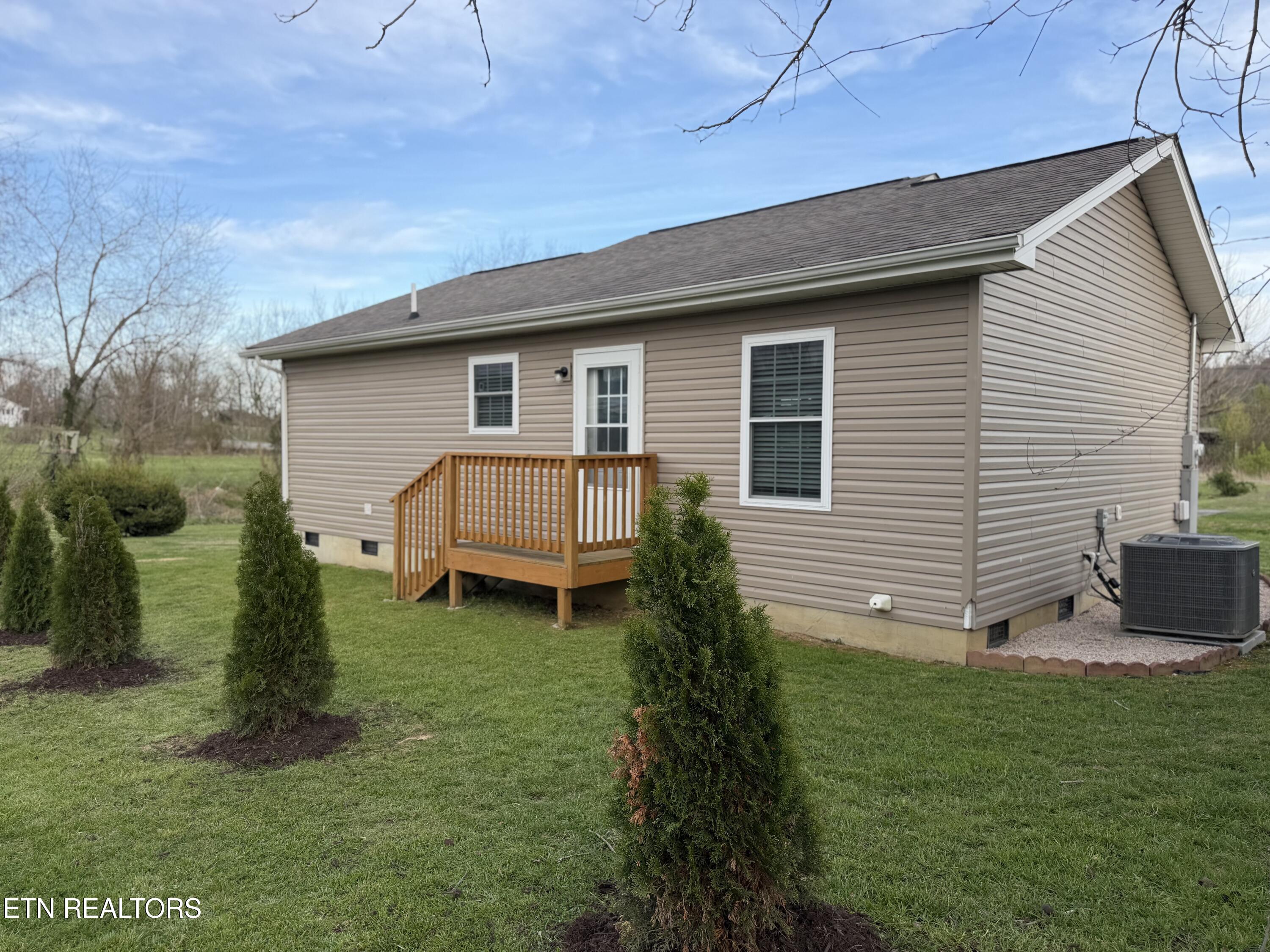 668 Towncreek Road Speedwell TN 37870