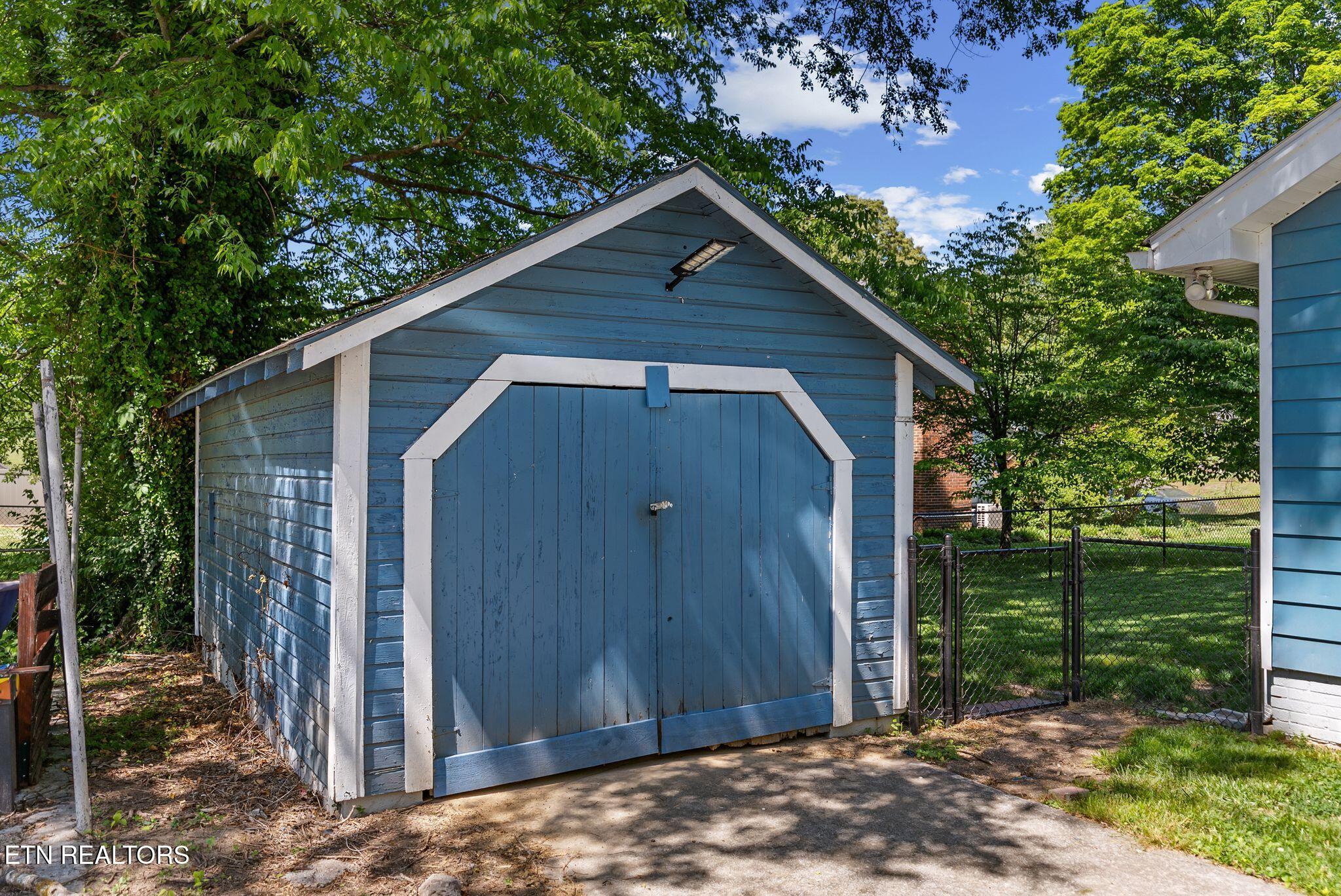 300 Hillcrest Street Clinton TN 37716