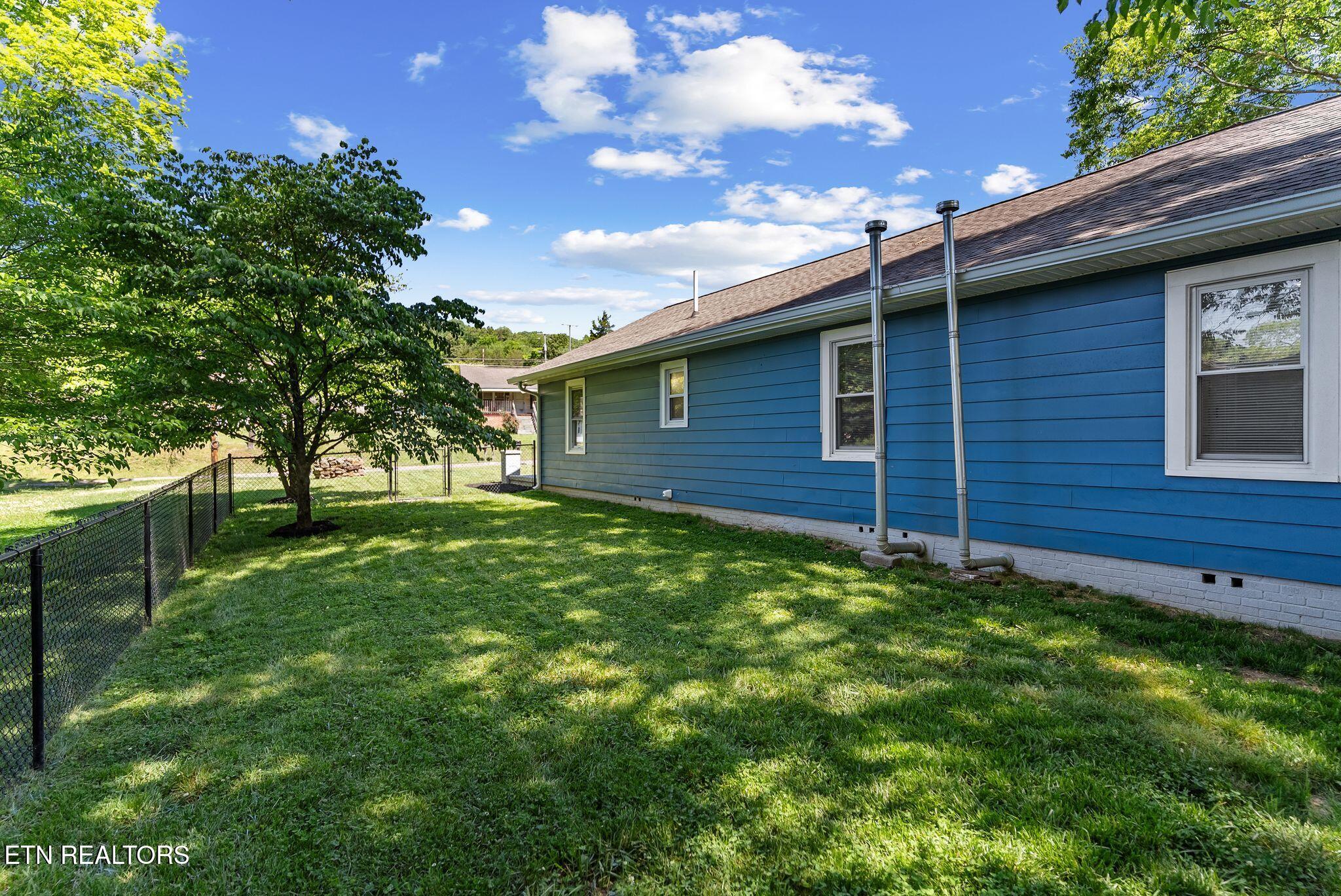 300 Hillcrest Street Clinton TN 37716