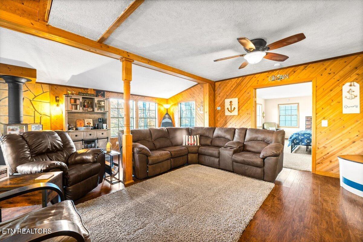 131 Phoenix Lane Speedwell TN 37870