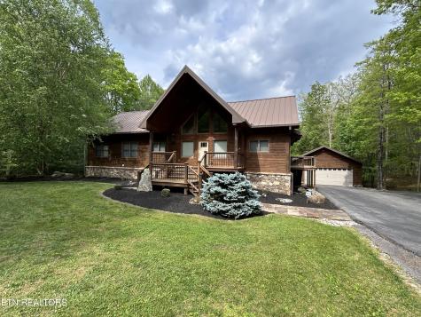 150 Red Oak Oneida TN 37841
