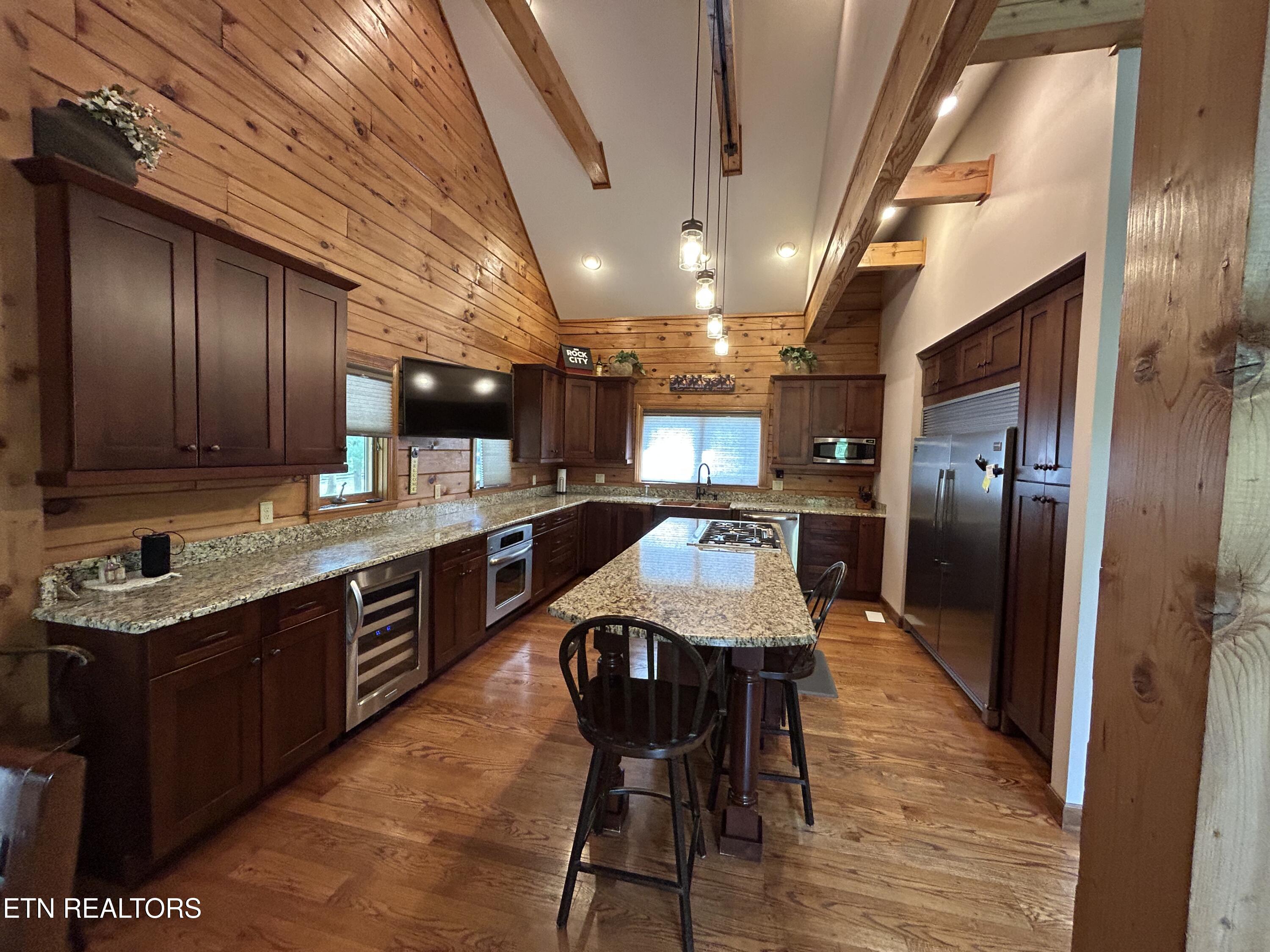 150 Red Oak Oneida TN 37841