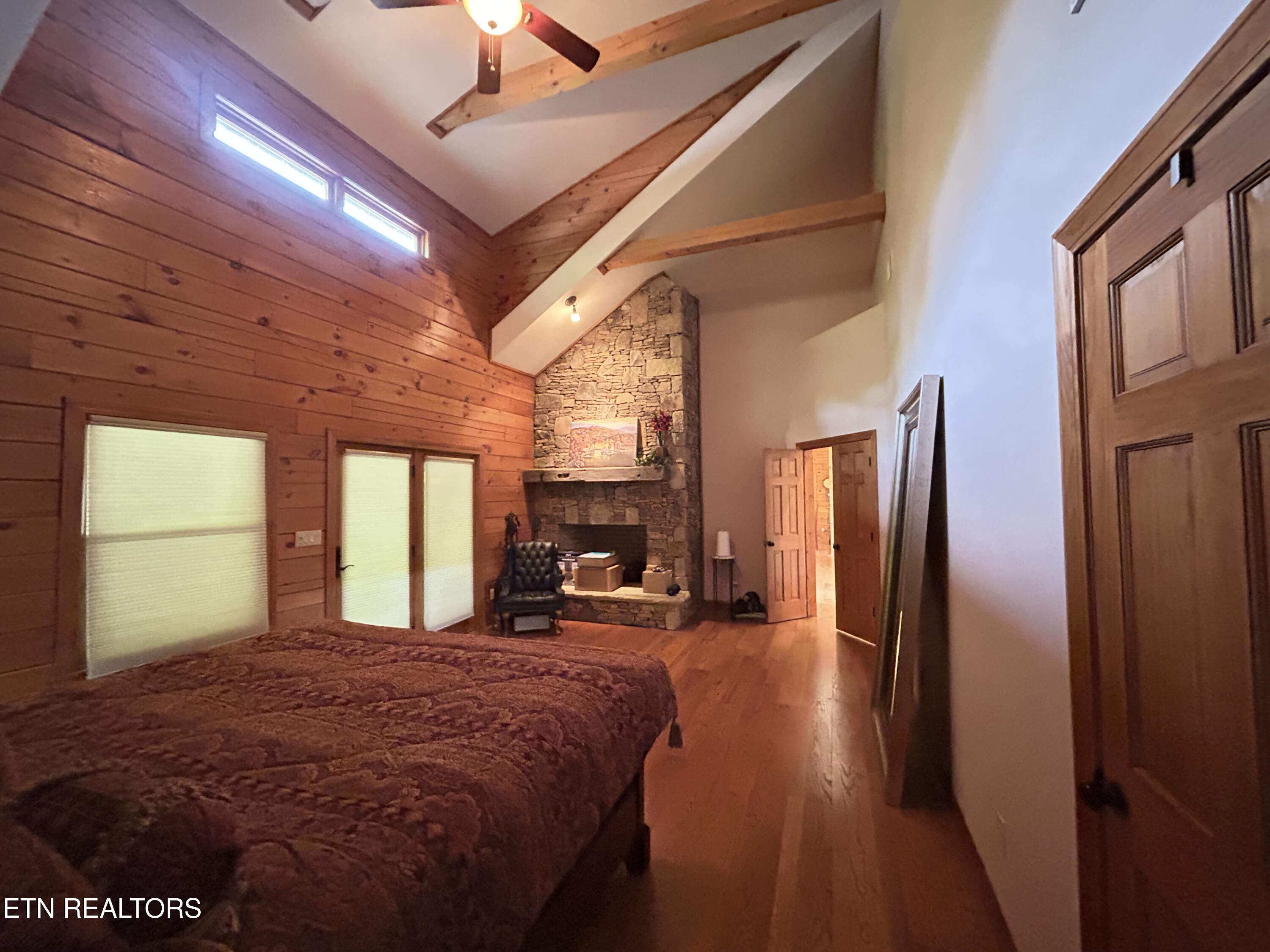 150 Red Oak Oneida TN 37841