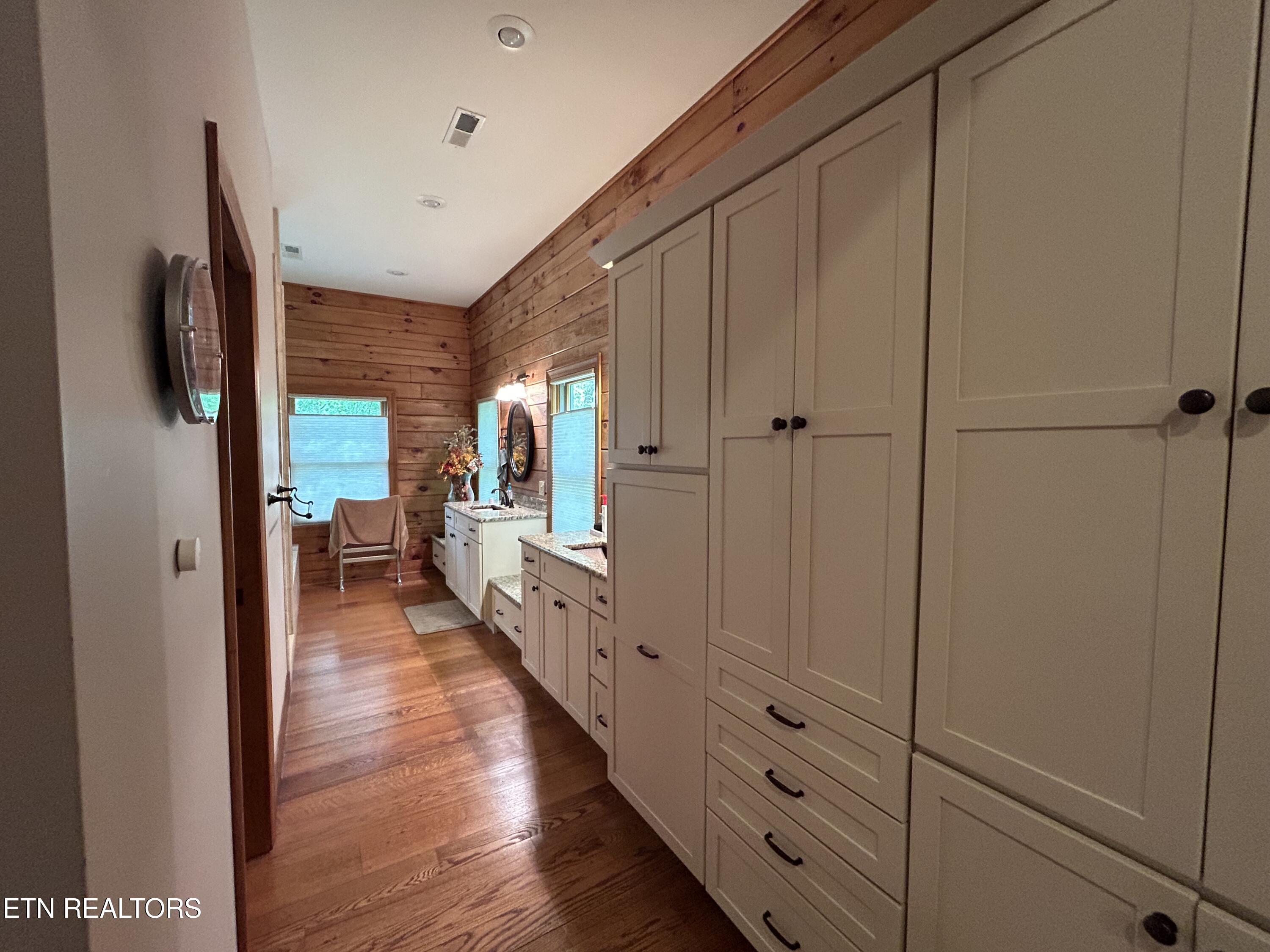 150 Red Oak Oneida TN 37841
