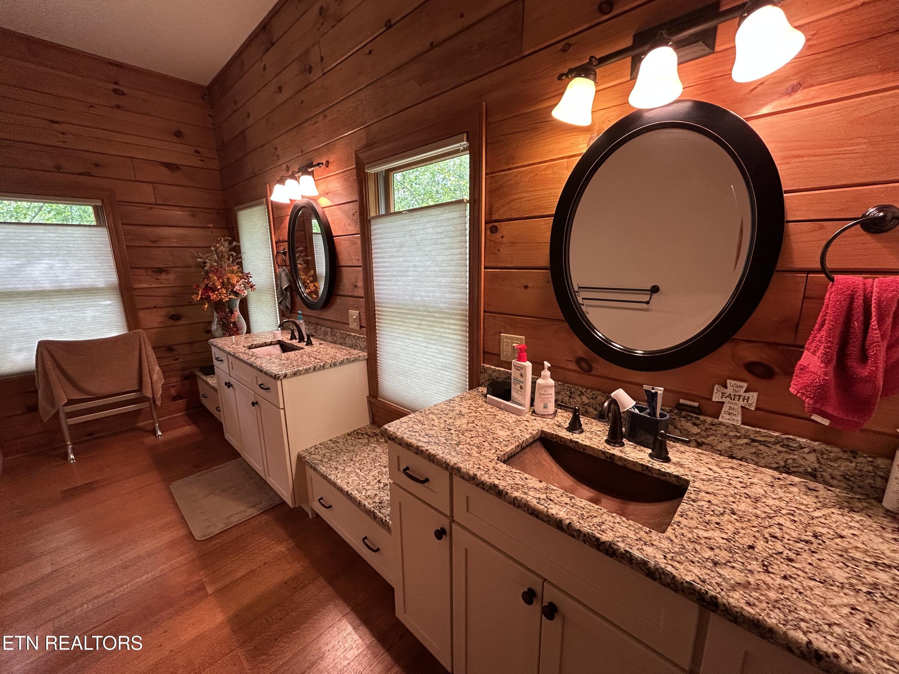 150 Red Oak Oneida TN 37841