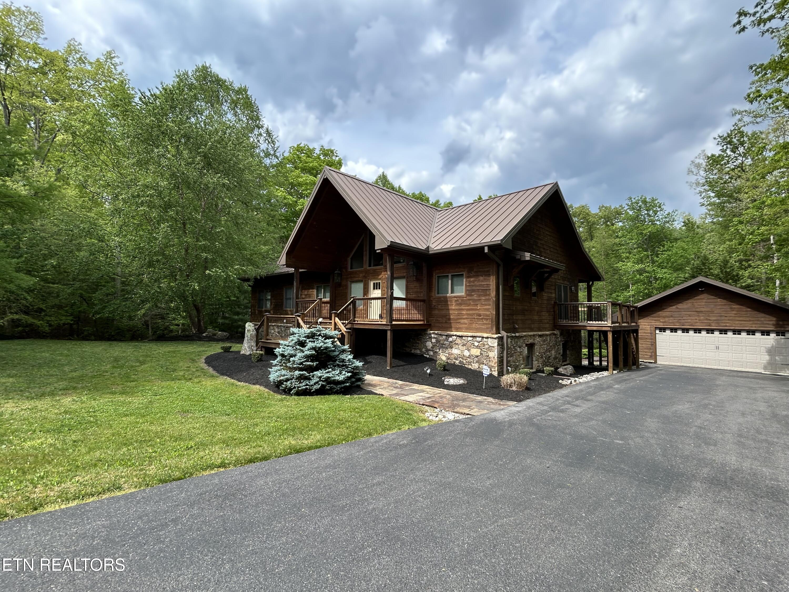150 Red Oak Oneida TN 37841