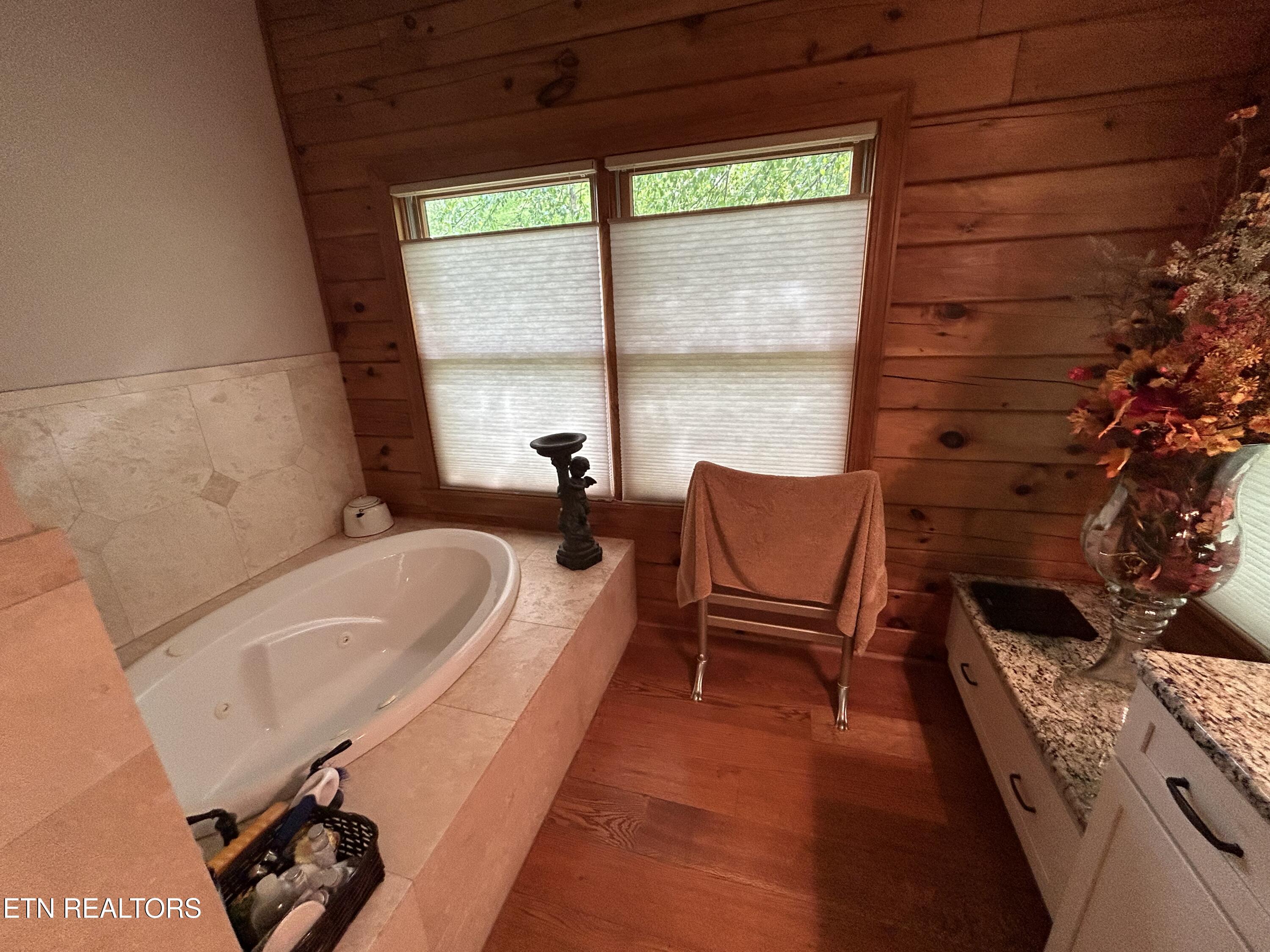 150 Red Oak Oneida TN 37841