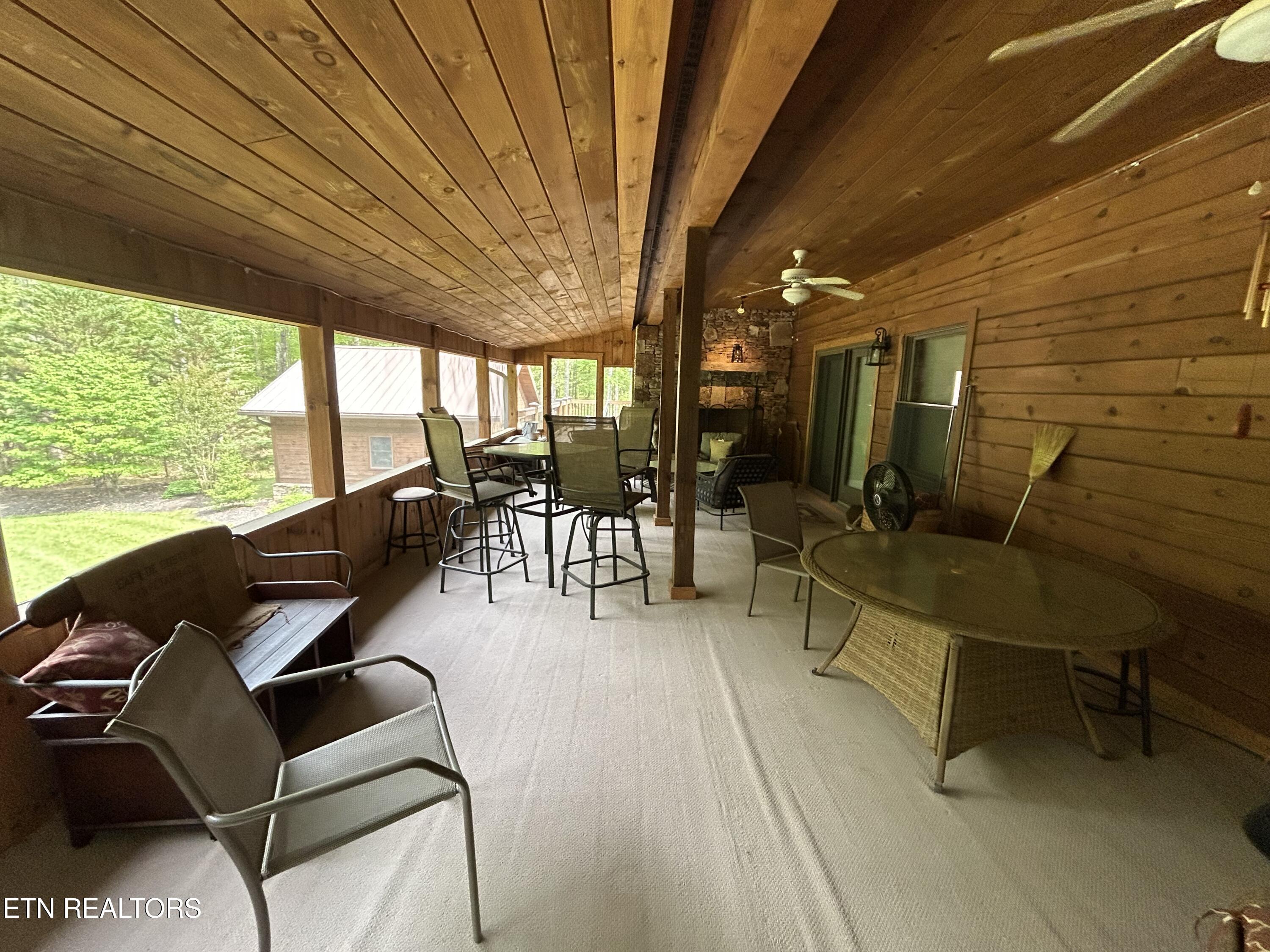 150 Red Oak Oneida TN 37841