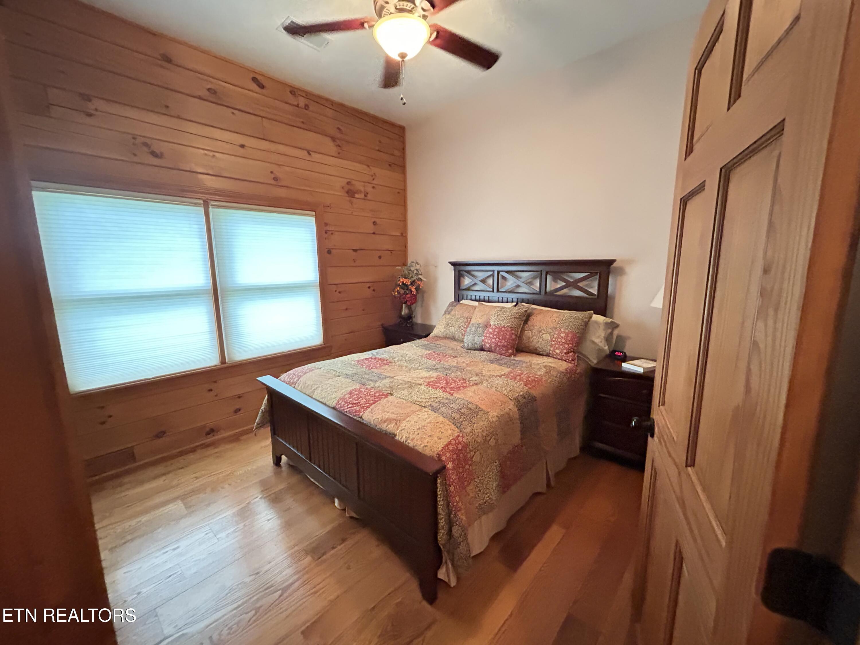 150 Red Oak Oneida TN 37841