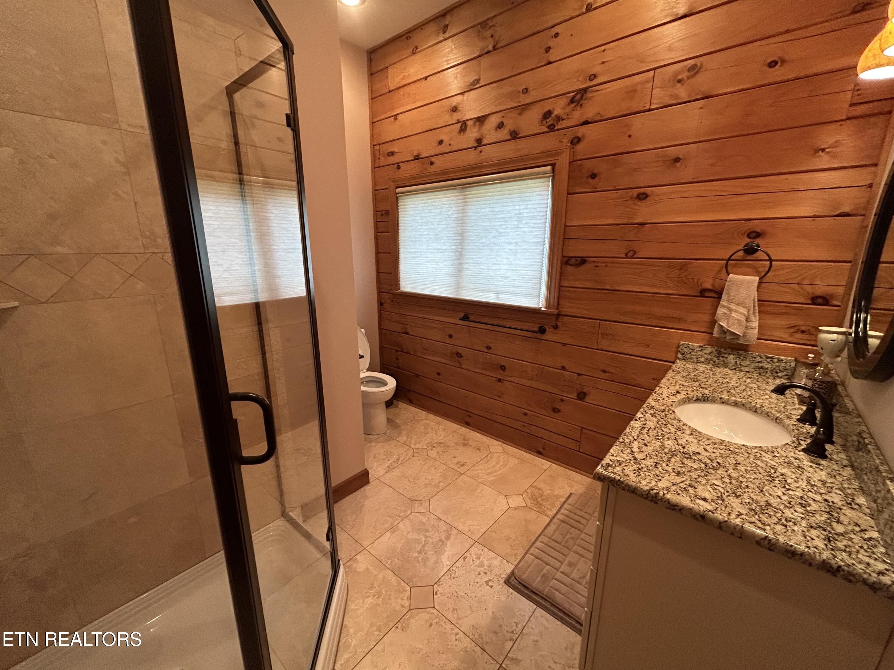 150 Red Oak Oneida TN 37841