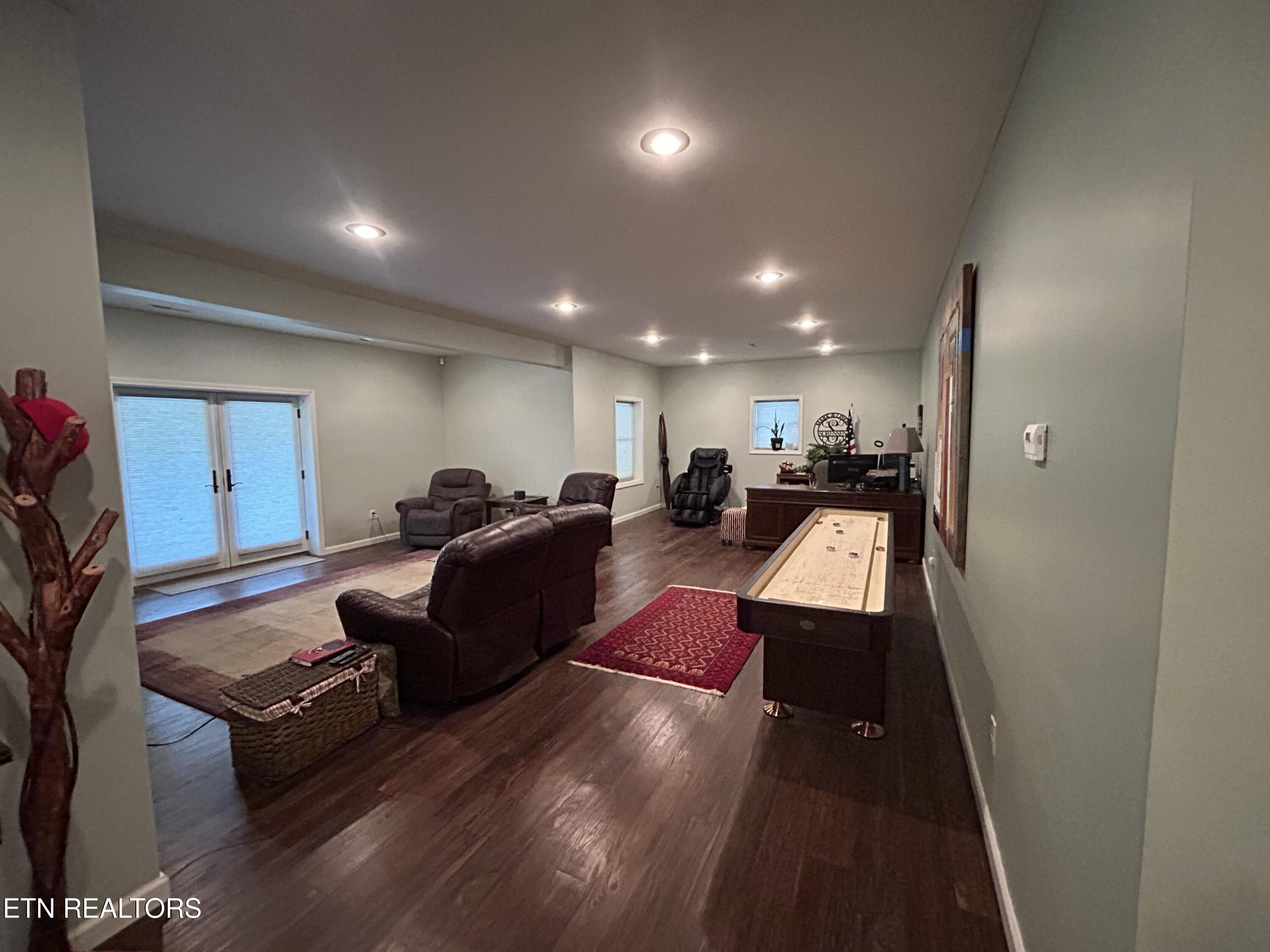 150 Red Oak Oneida TN 37841