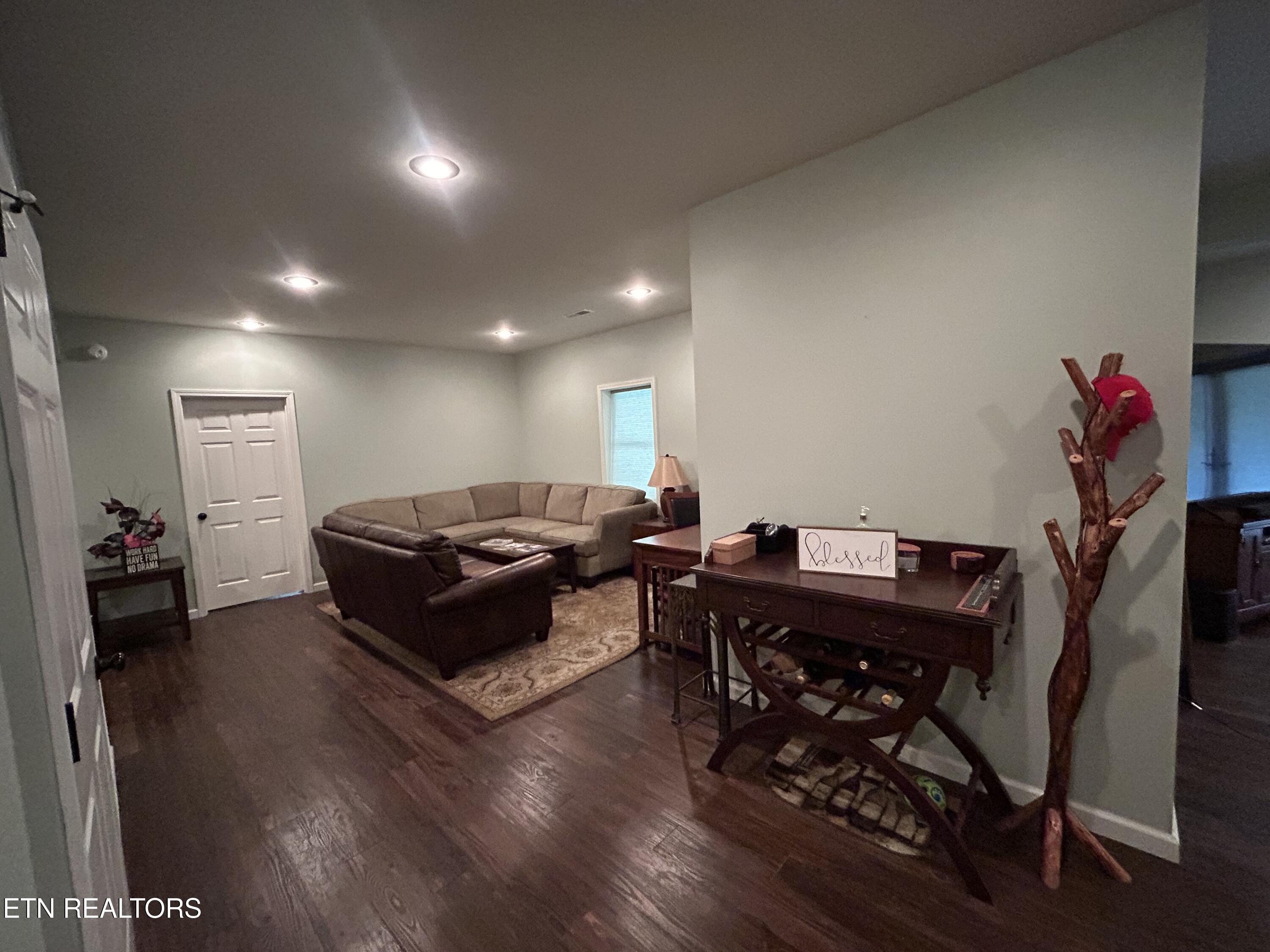 150 Red Oak Oneida TN 37841